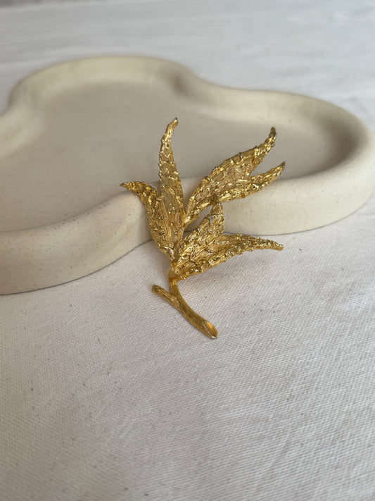 Broche Sphinx vintage - Feuillage doré texturé