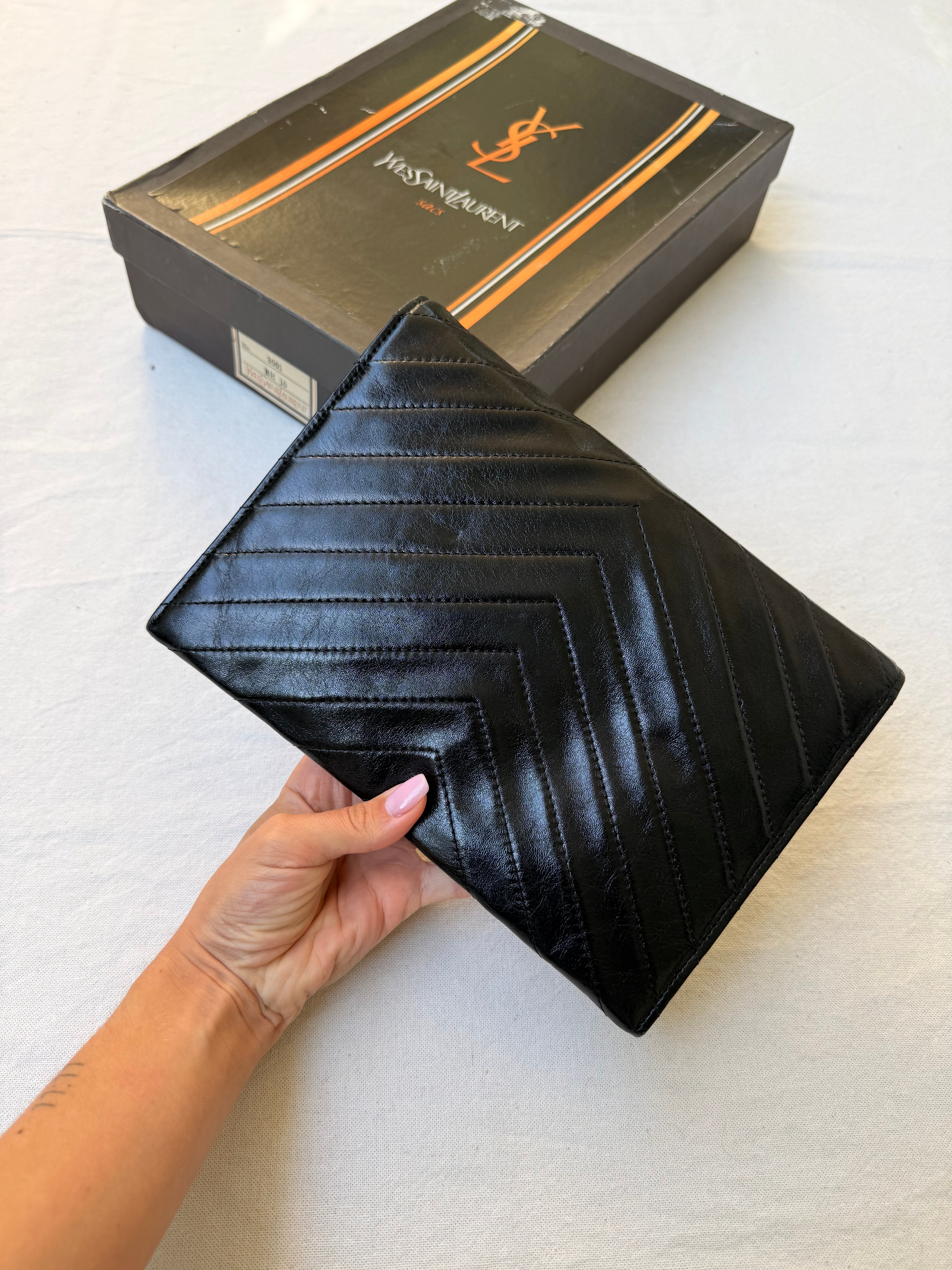 Pochette Yves Saint Laurent vintage - Enveloppe cuir noir