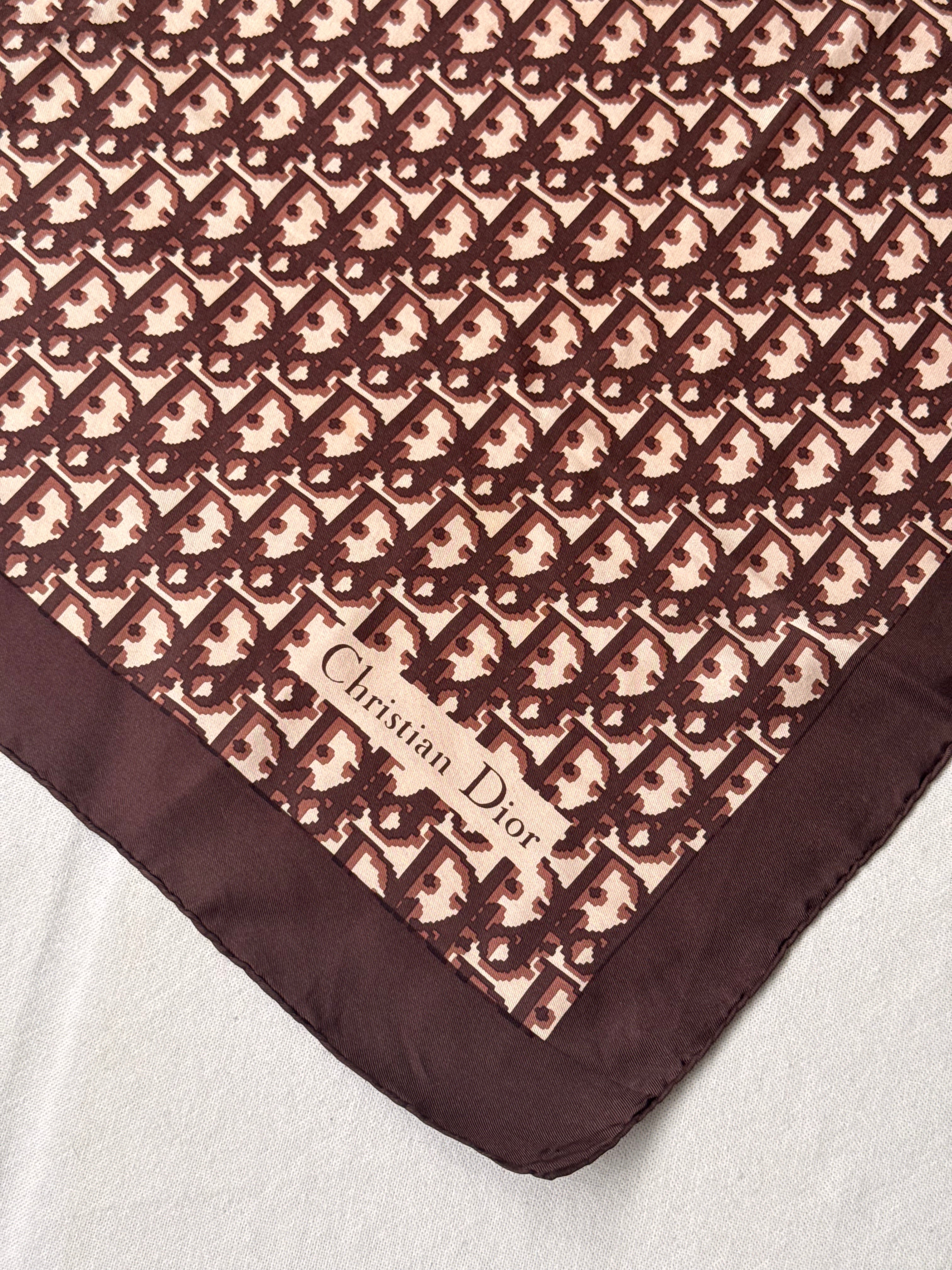 Foulard Christian Dior – Modèle monogramme marron