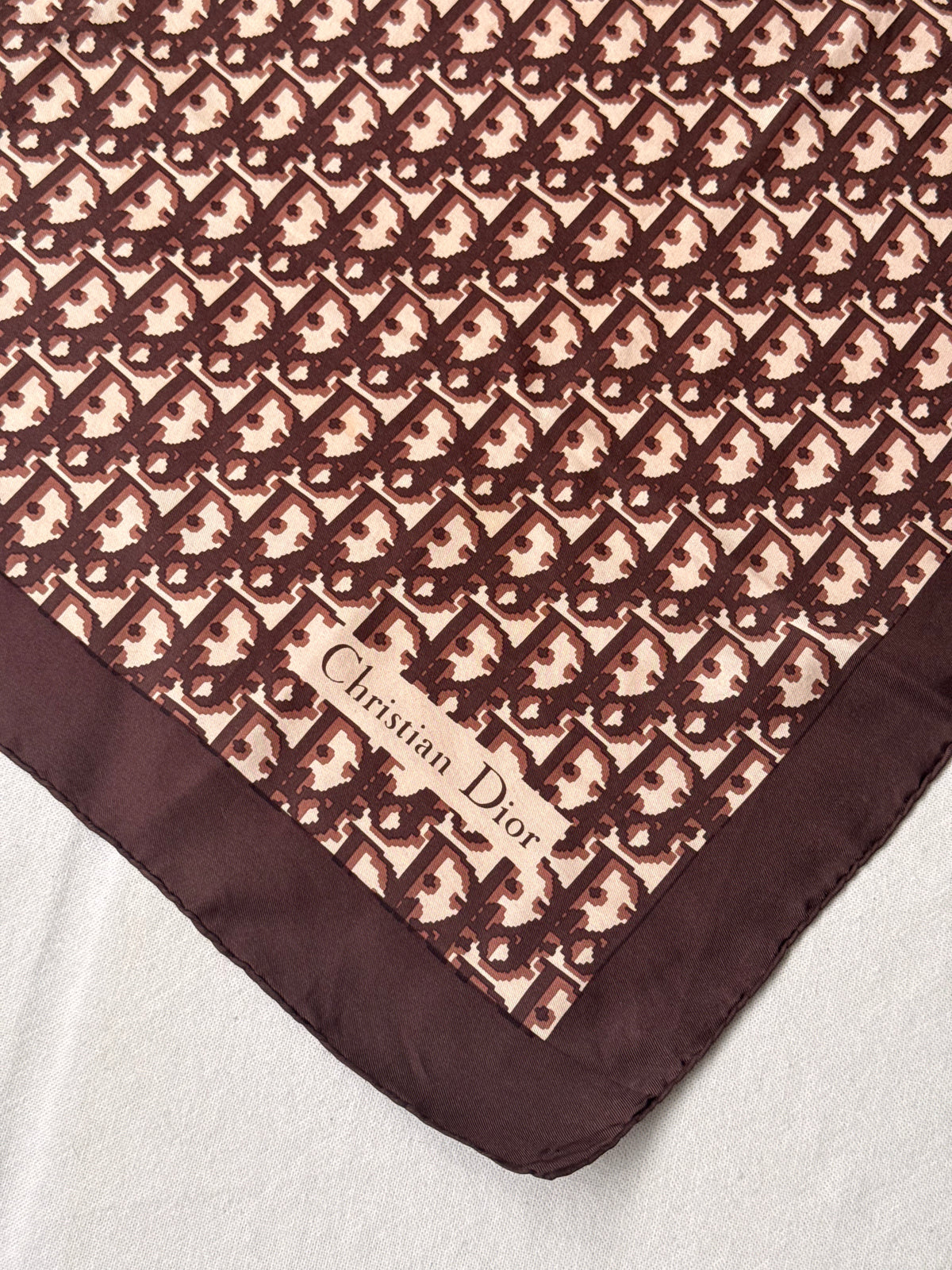 Foulard Christian Dior – Modèle monogramme marron