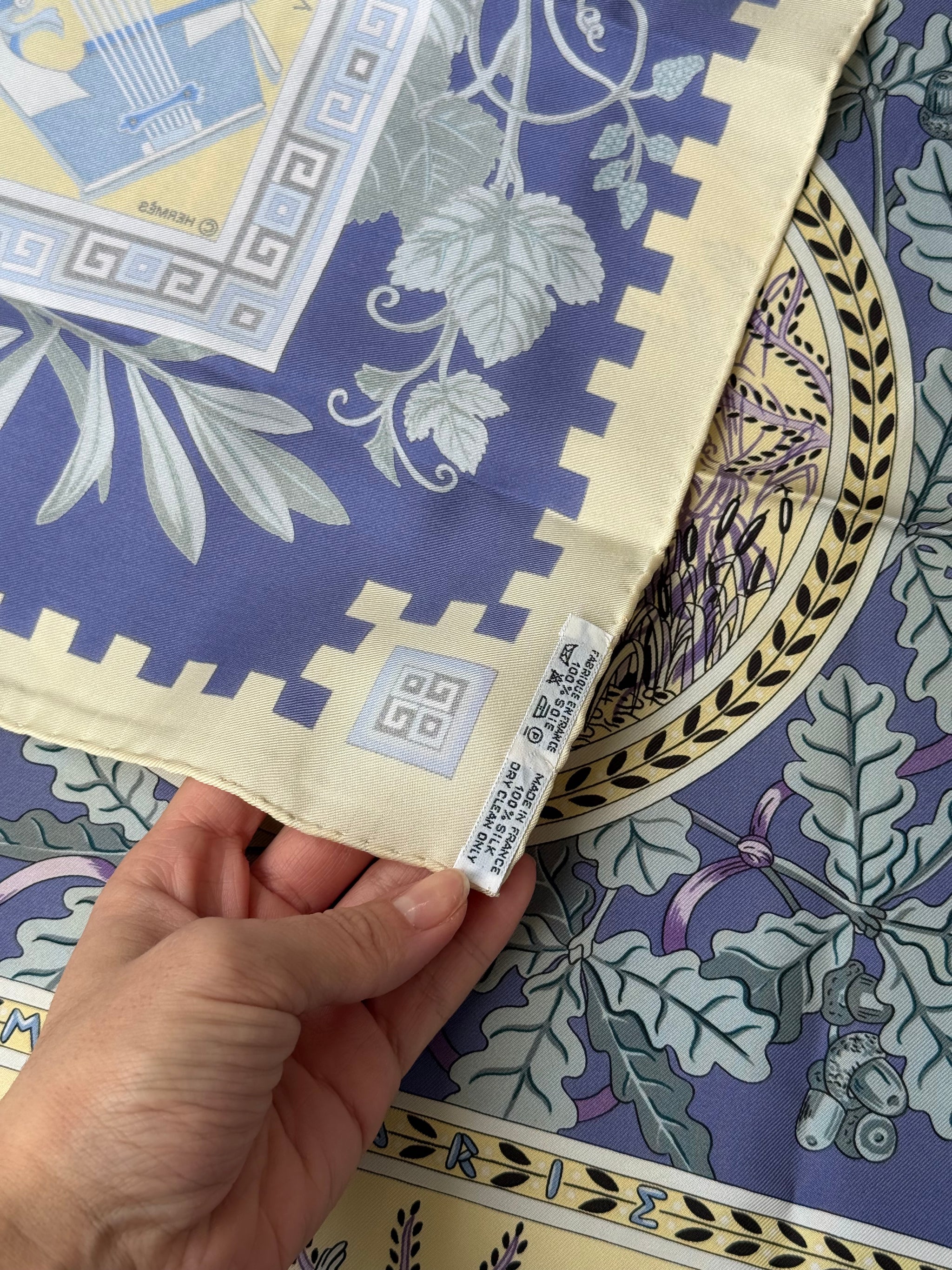 Foulard Hermès – Modèle Musique des Dieux