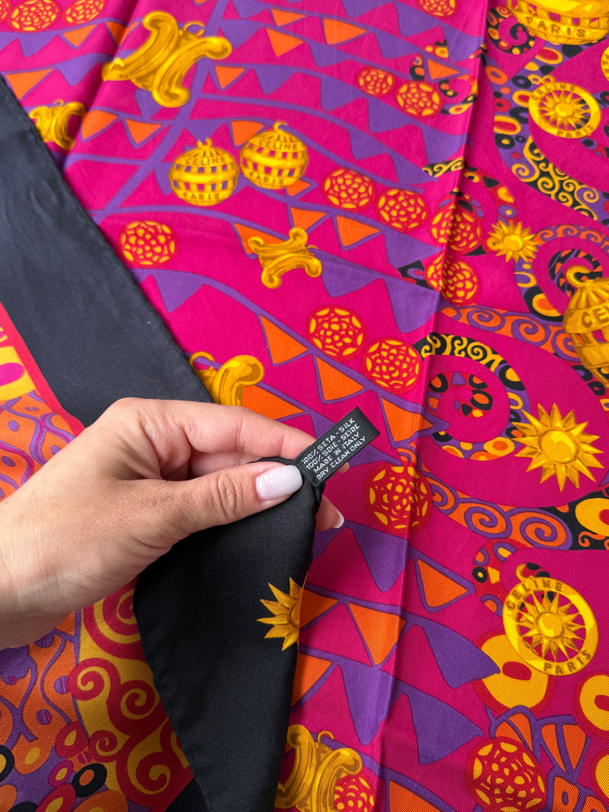 Foulard Céline – Motifs colorés géométriques