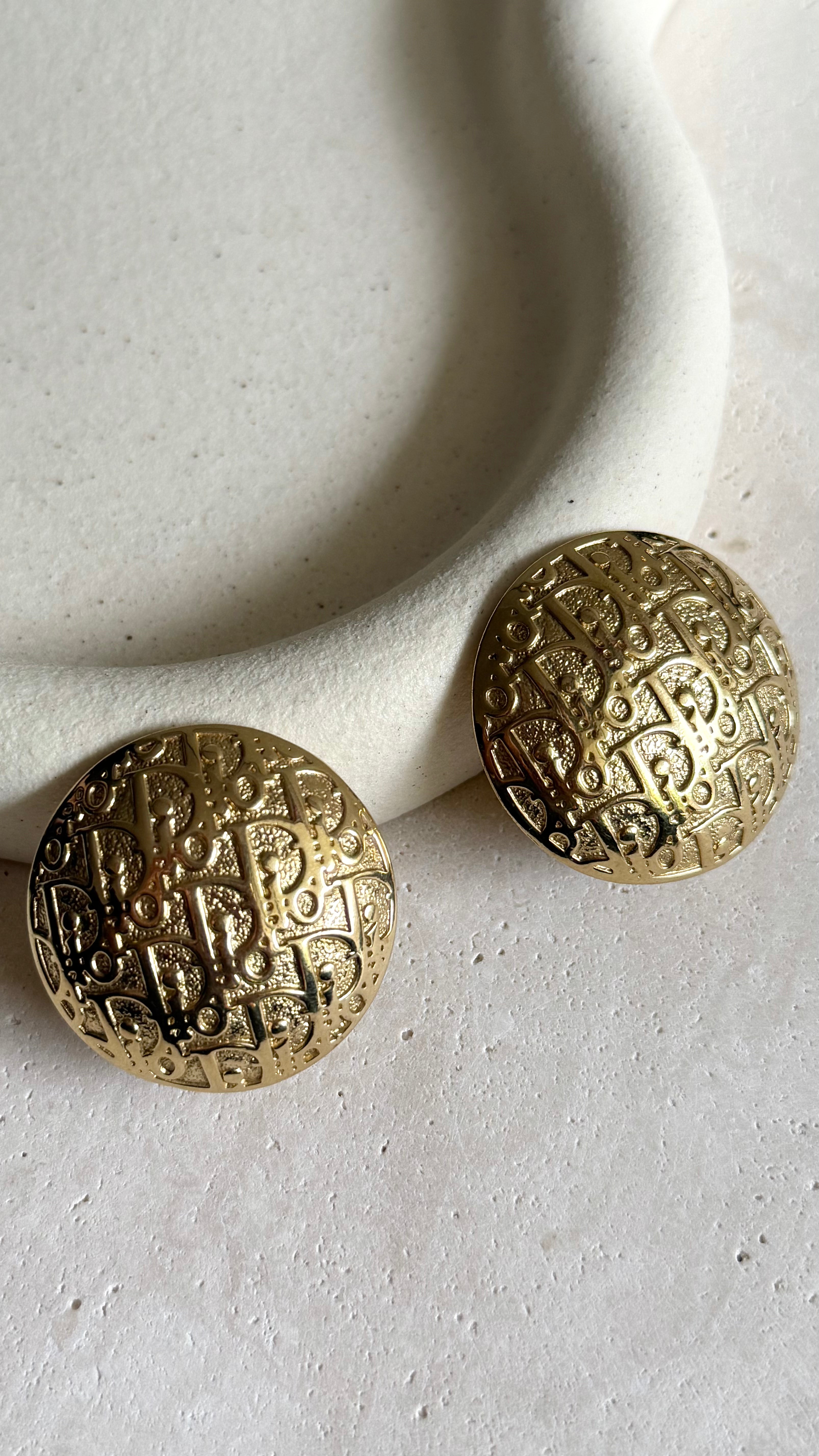 Boucles d’oreilles Christian Dior vintage - Rondes monogrammes CD