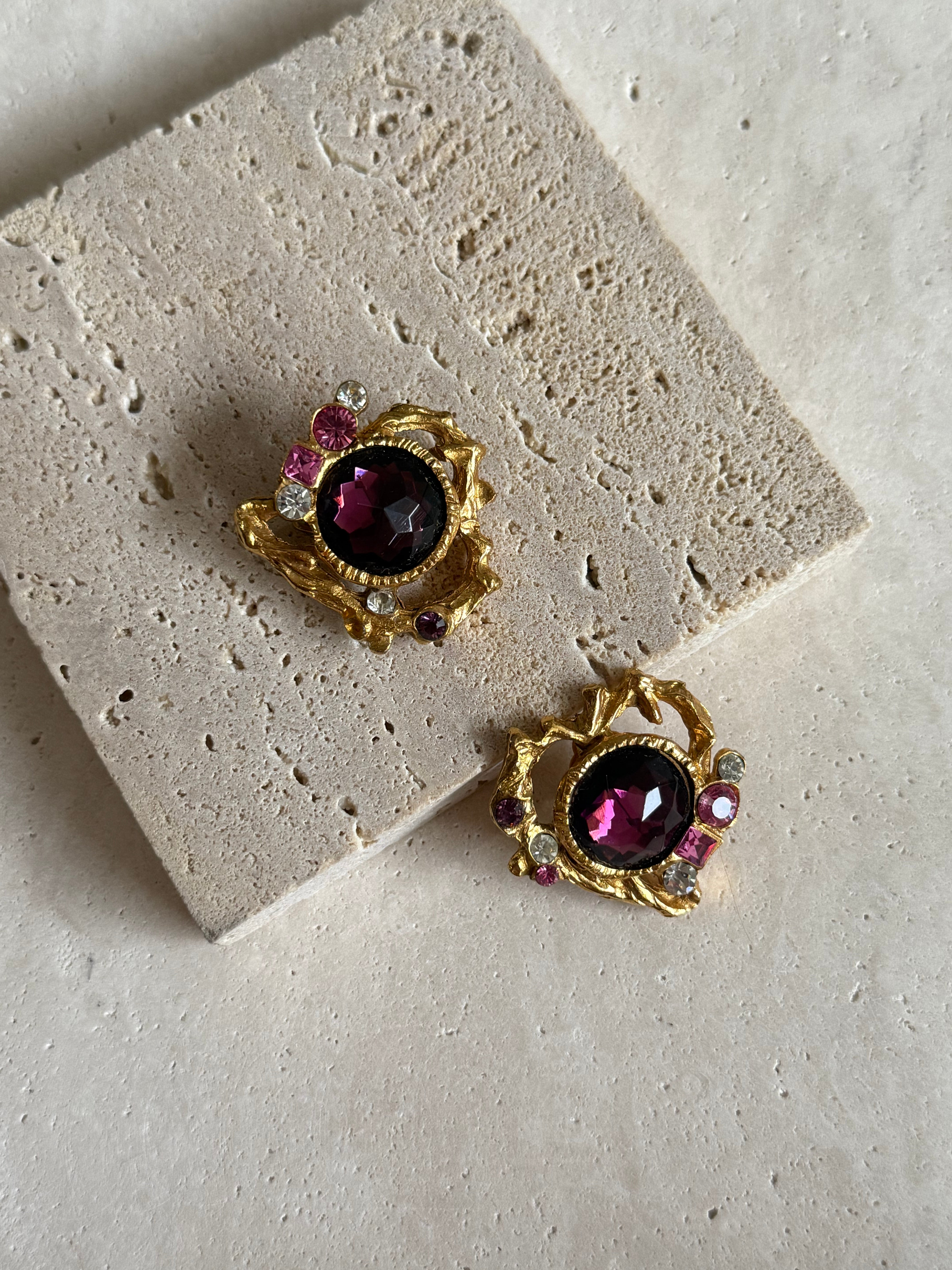 Boucles d'oreilles Christian Lacroix - Coeurs strass violets et roses