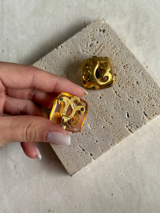 Boucles d’oreilles YSL vintage - Carrés résine et arabesques dorées