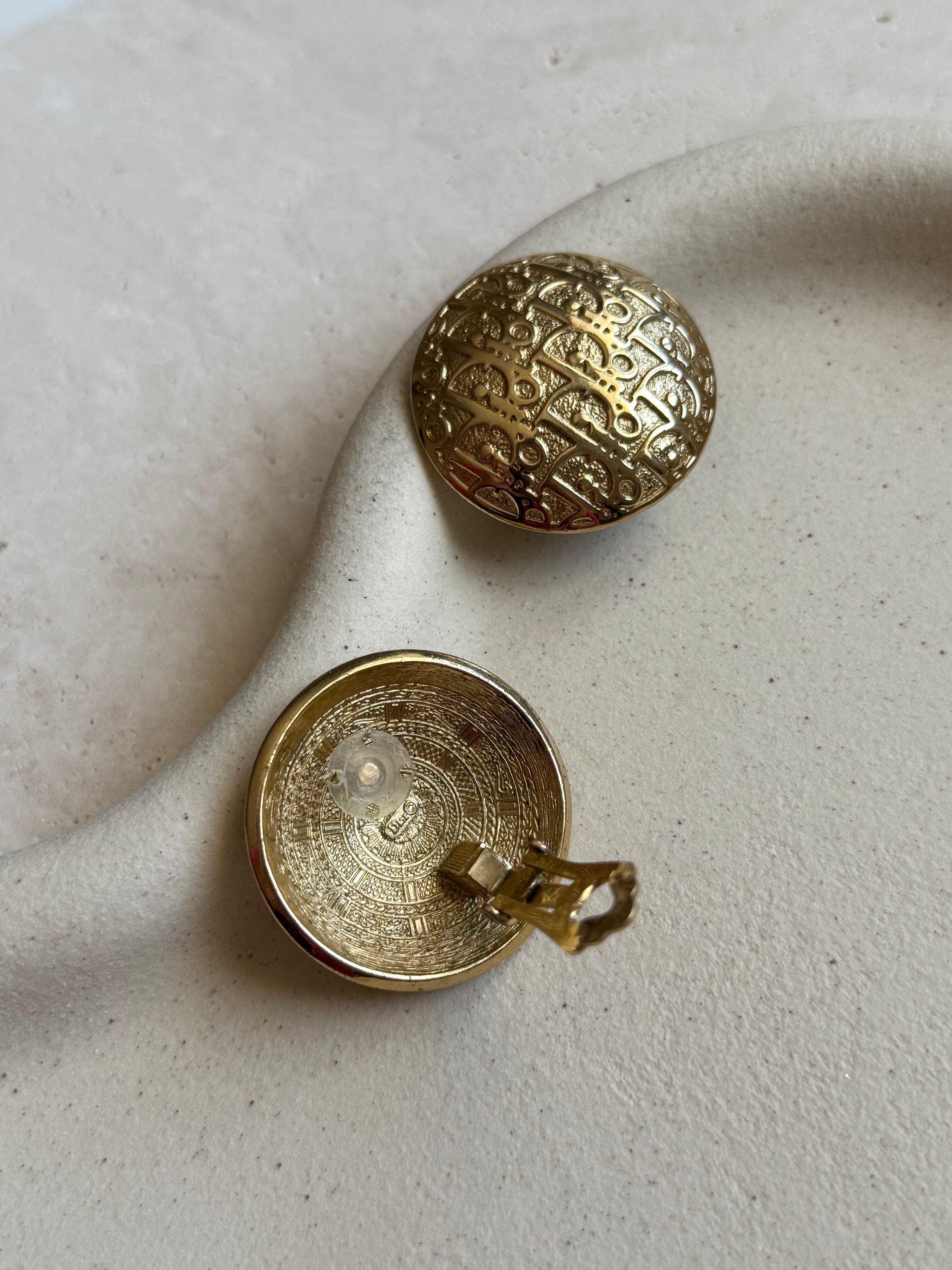 Boucles d’oreilles Christian Dior vintage - Rondes monogrammes CD