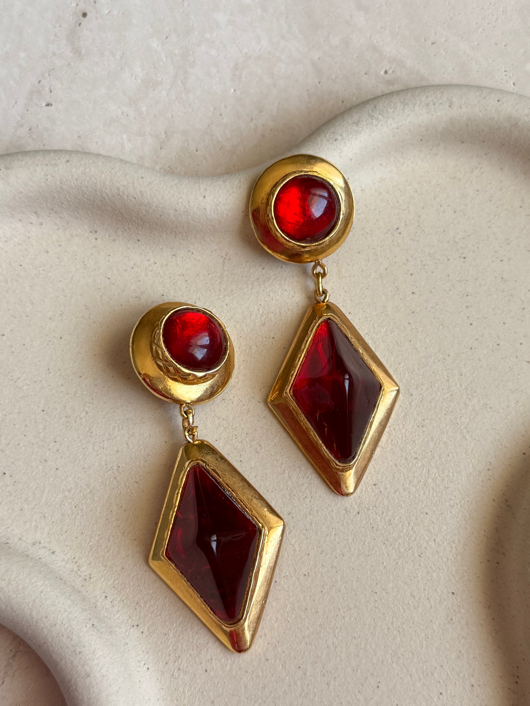 Boucles d’oreilles XXL en résine rouge