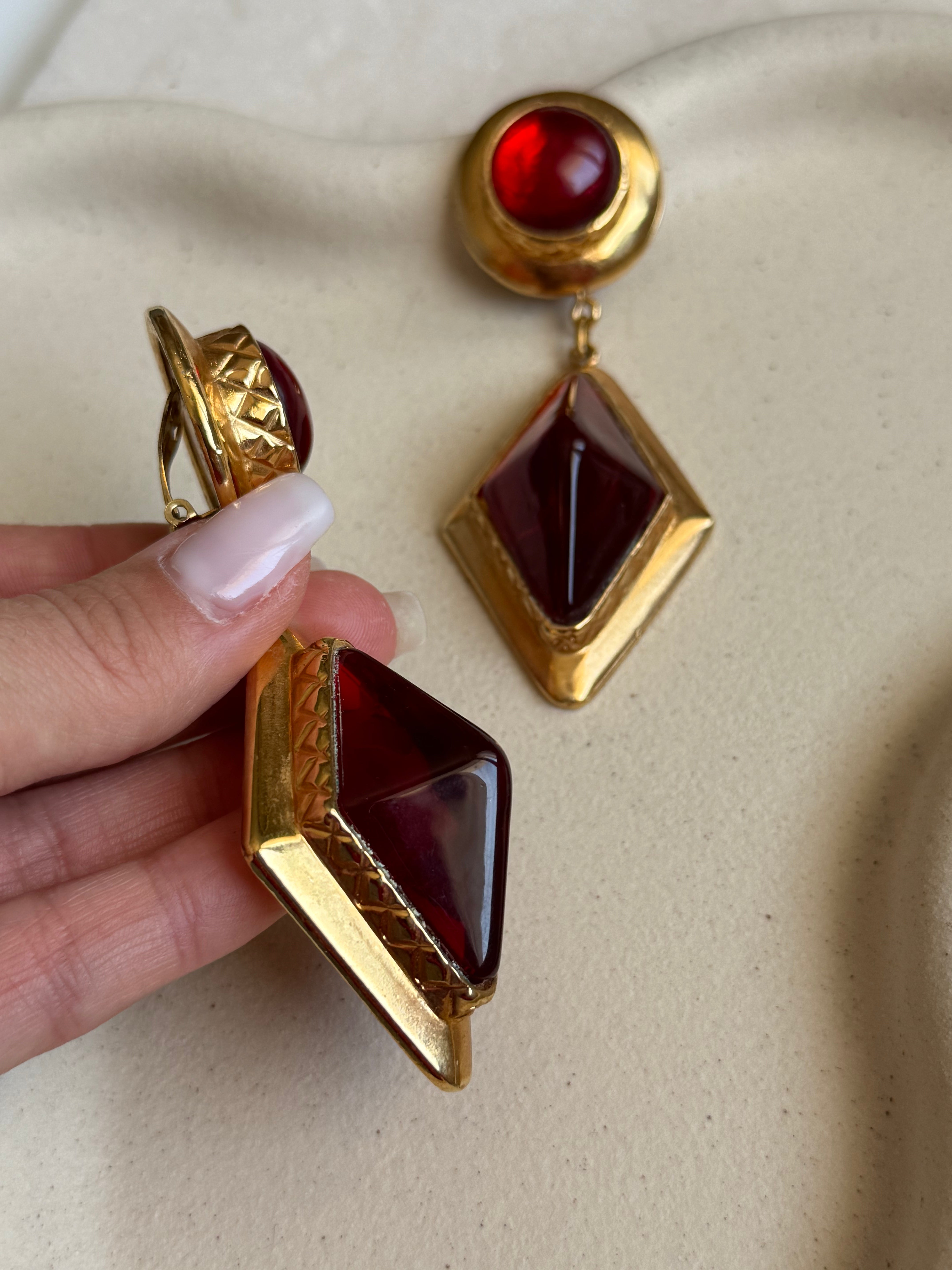 Boucles d’oreilles XXL en résine rouge