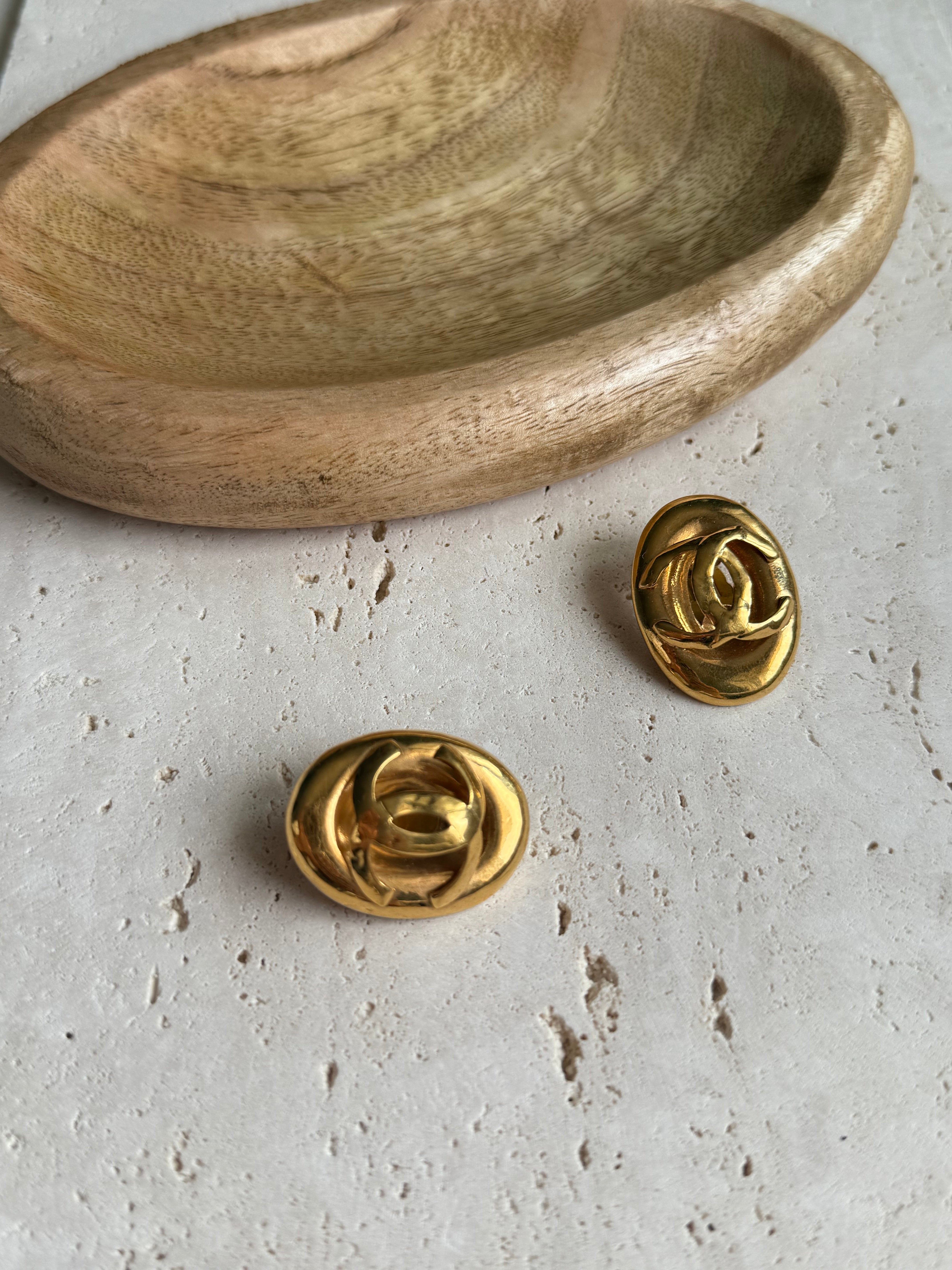 Boucles d’oreilles Chanel vintage - Ovales CC