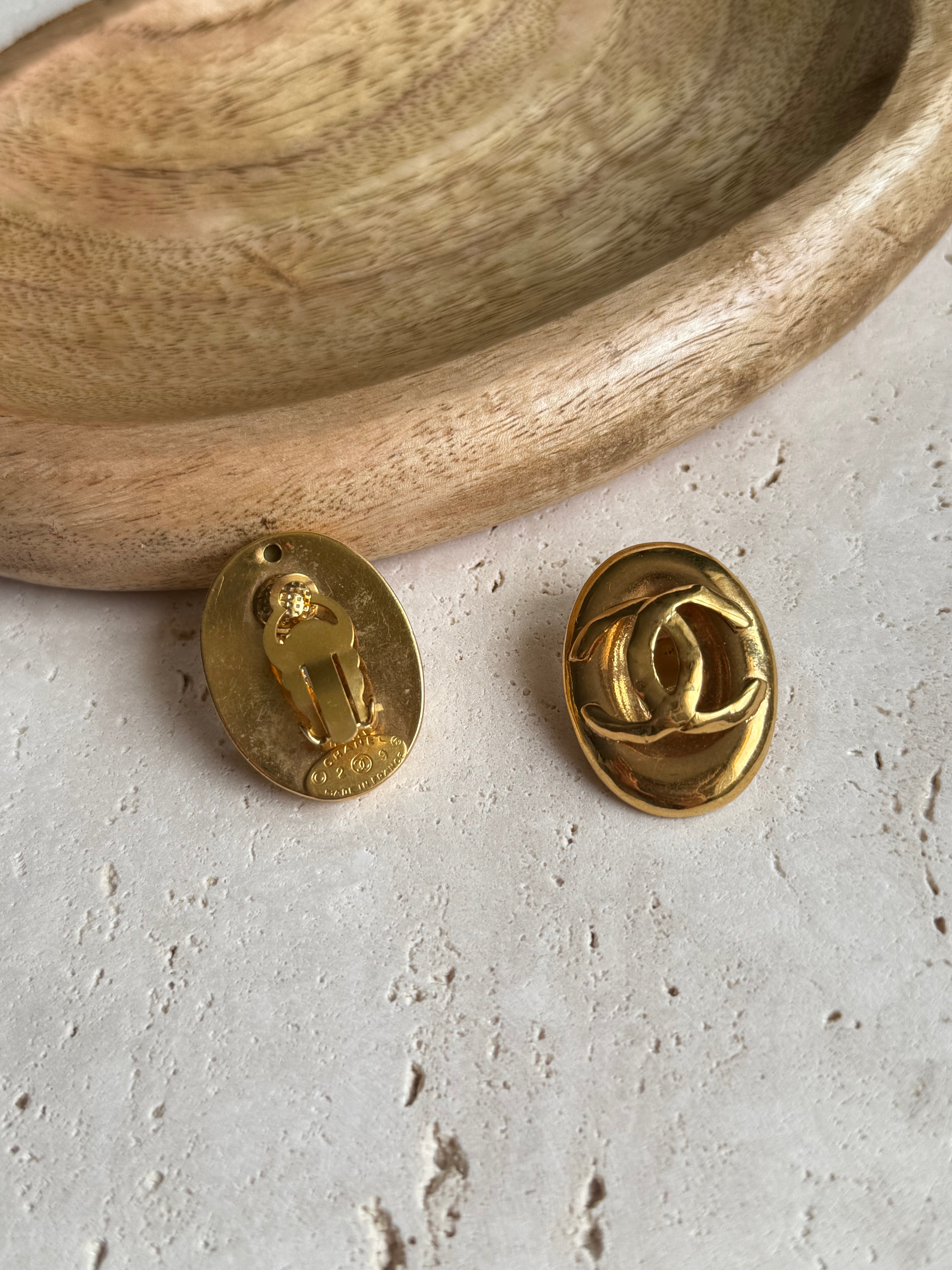 Boucles d’oreilles Chanel vintage - Ovales CC