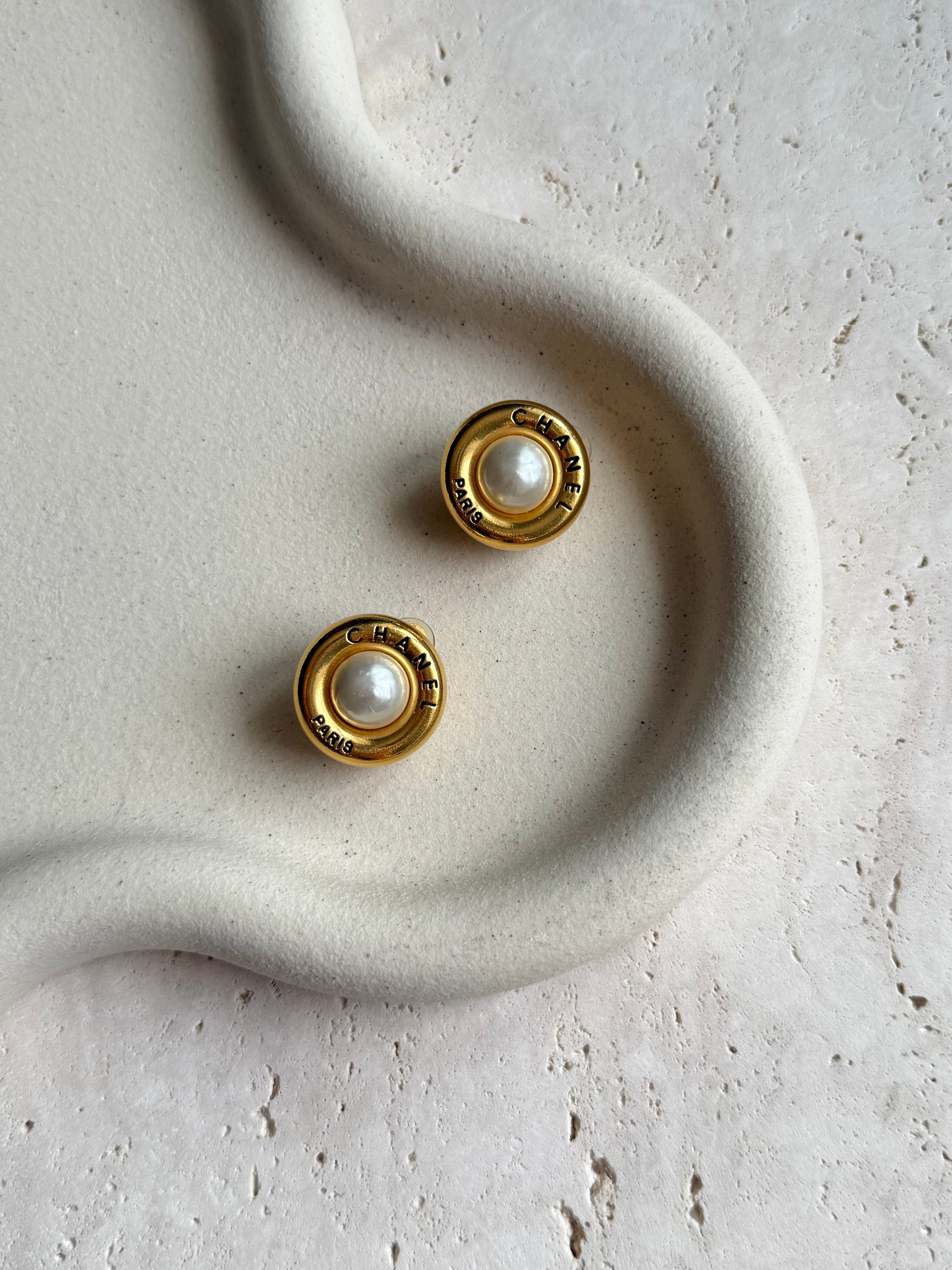 Boucles d’oreilles Chanel vintage - Rondes et perles fantaisies