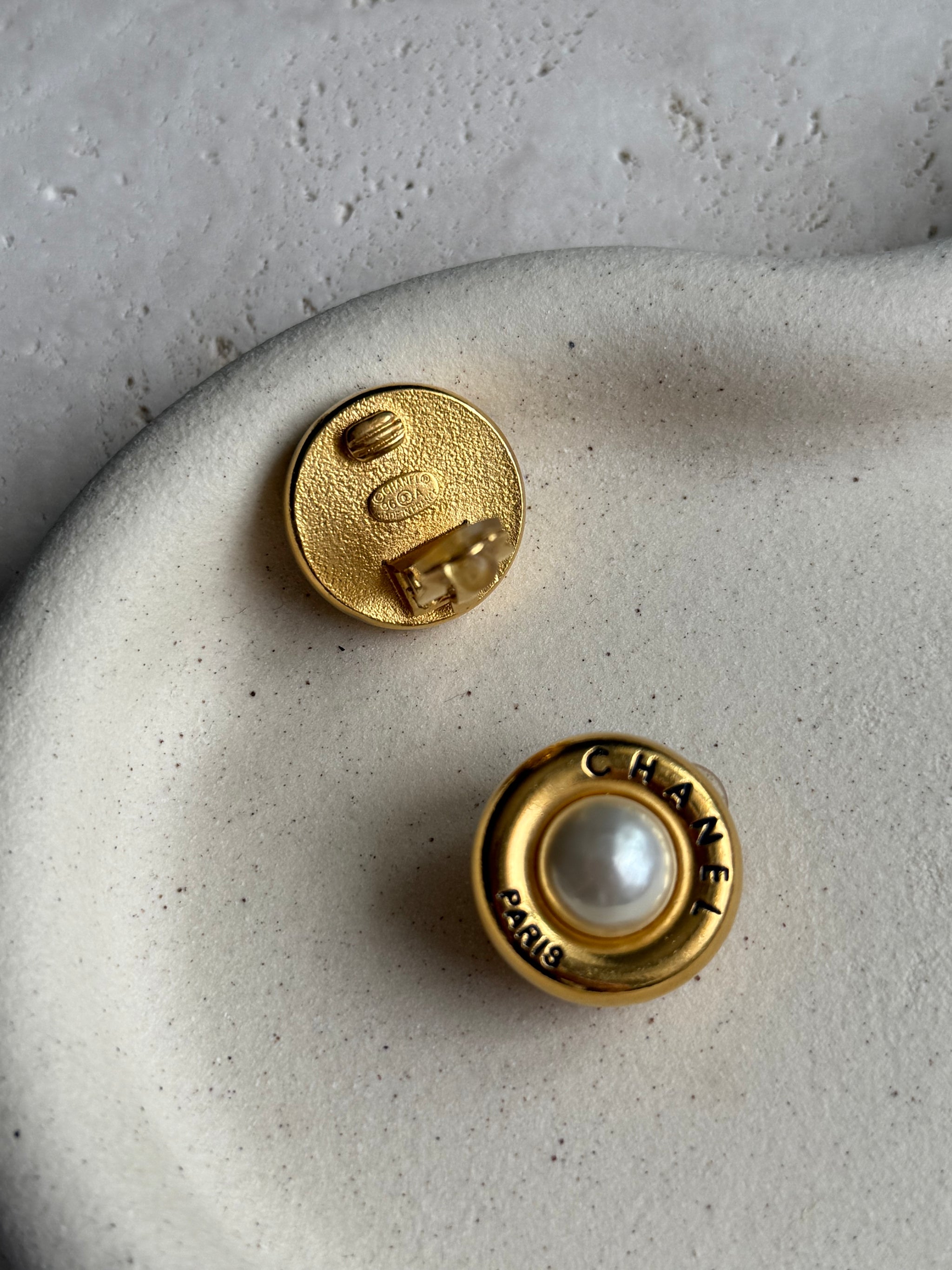 Boucles d’oreilles Chanel vintage - Rondes et perles fantaisies