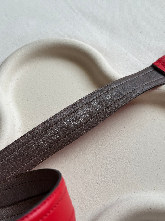 Ceinture Givenchy vintage - Cuir rouge et médaillon doré