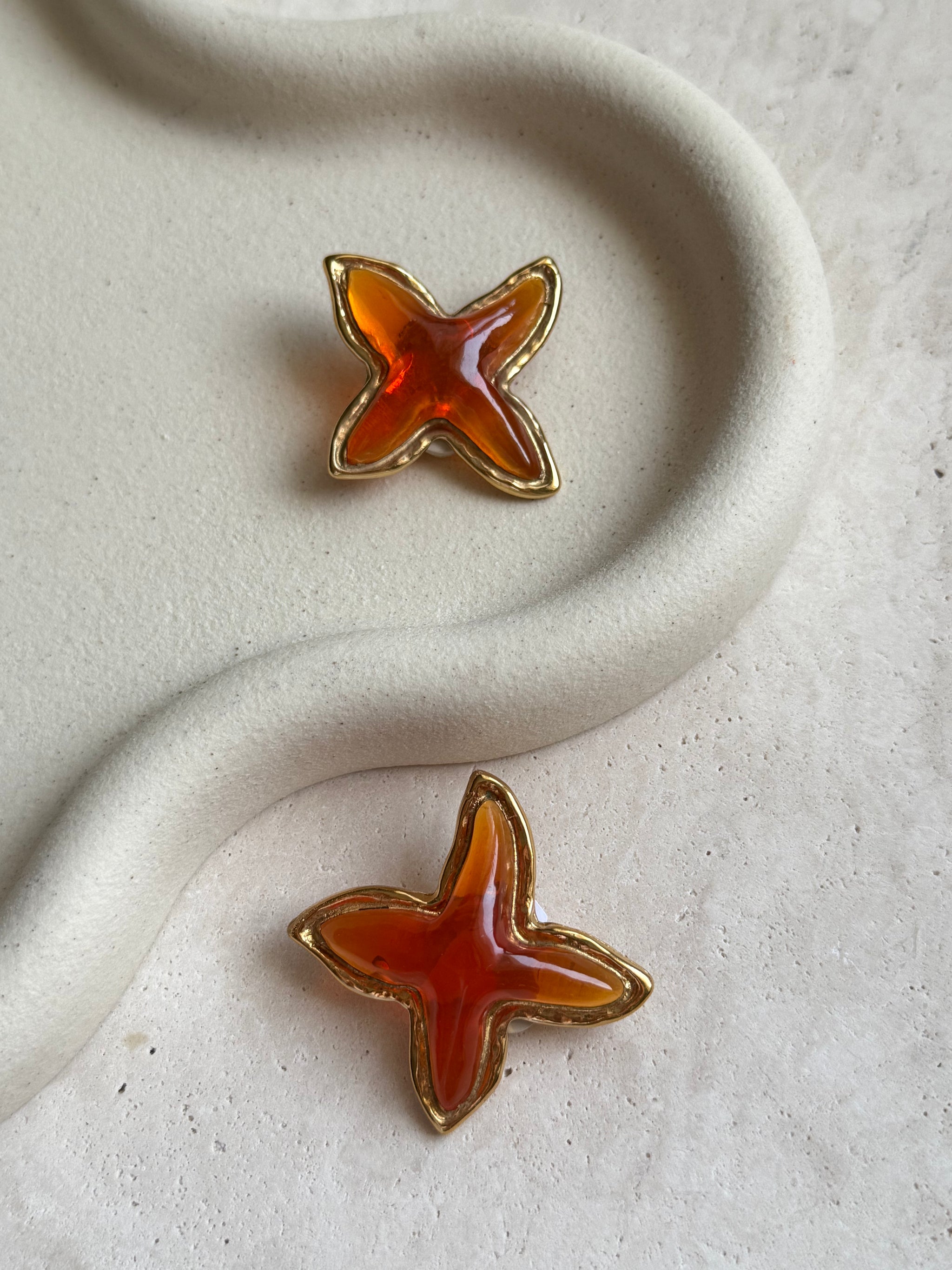 Boucles d'oreilles Guy Laroche vintage - Etoiles orangées