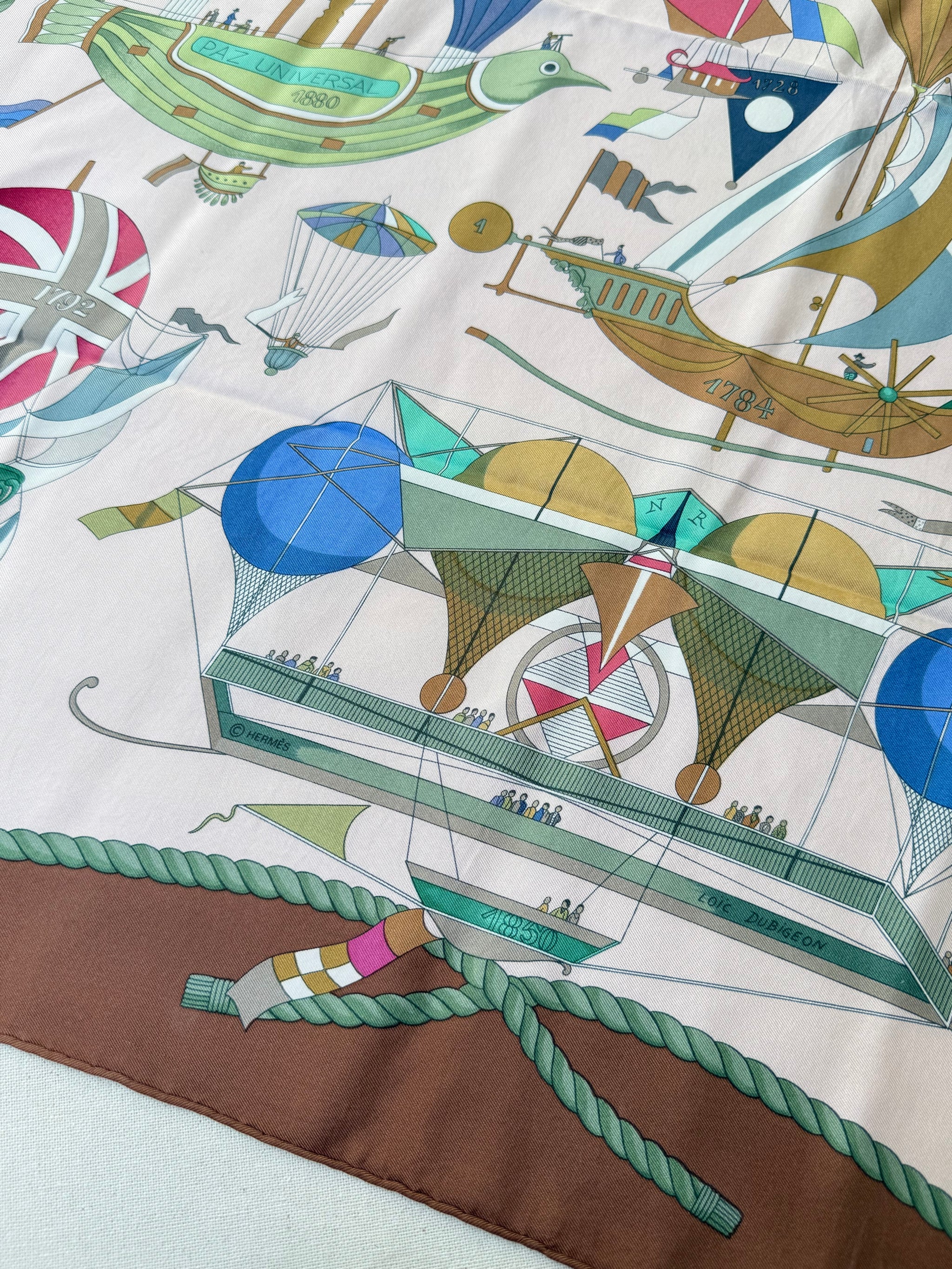 Foulard Hermès – Modèle Les Folies du Ciel
