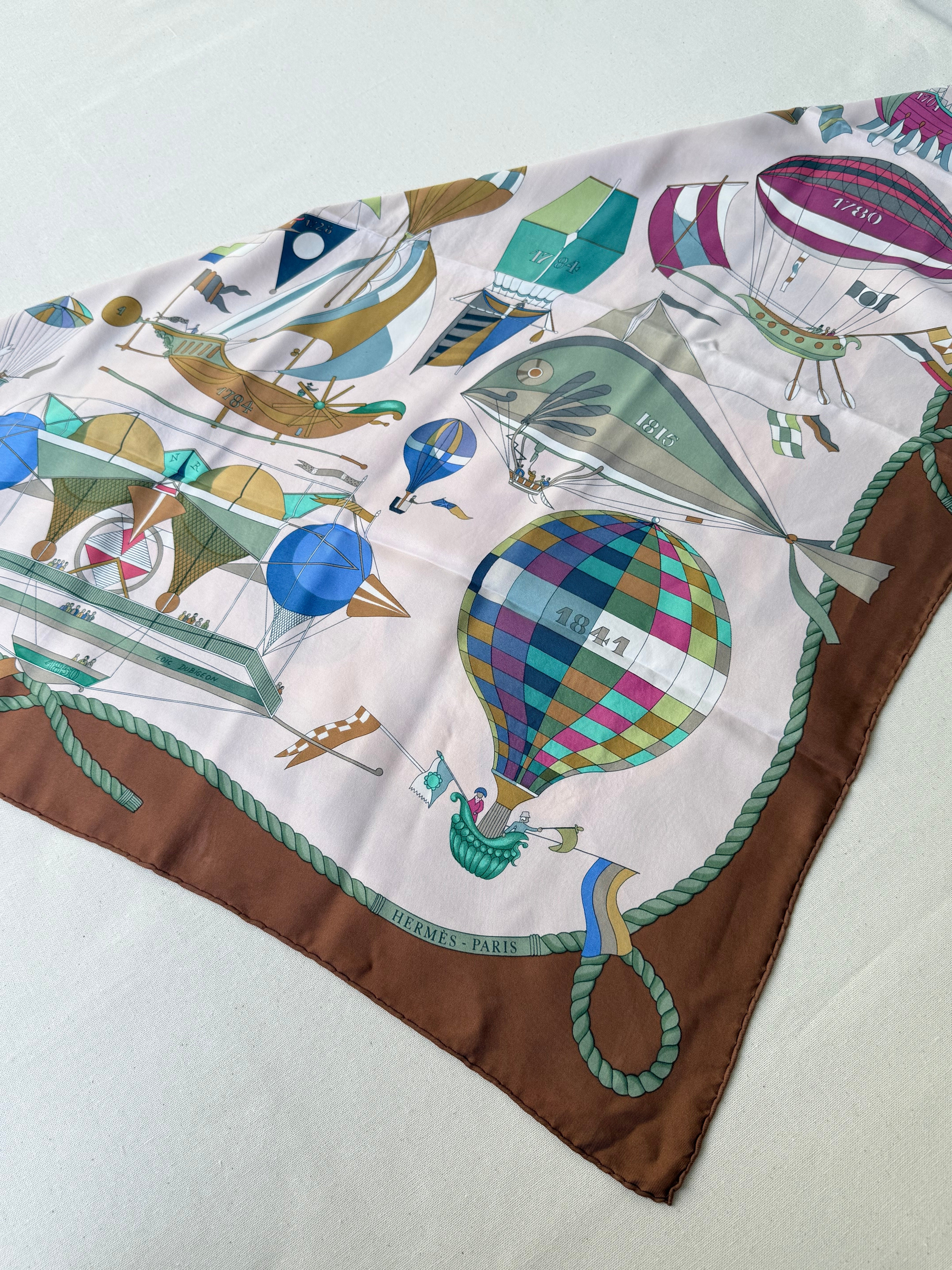 Foulard Hermès – Modèle Les Folies du Ciel