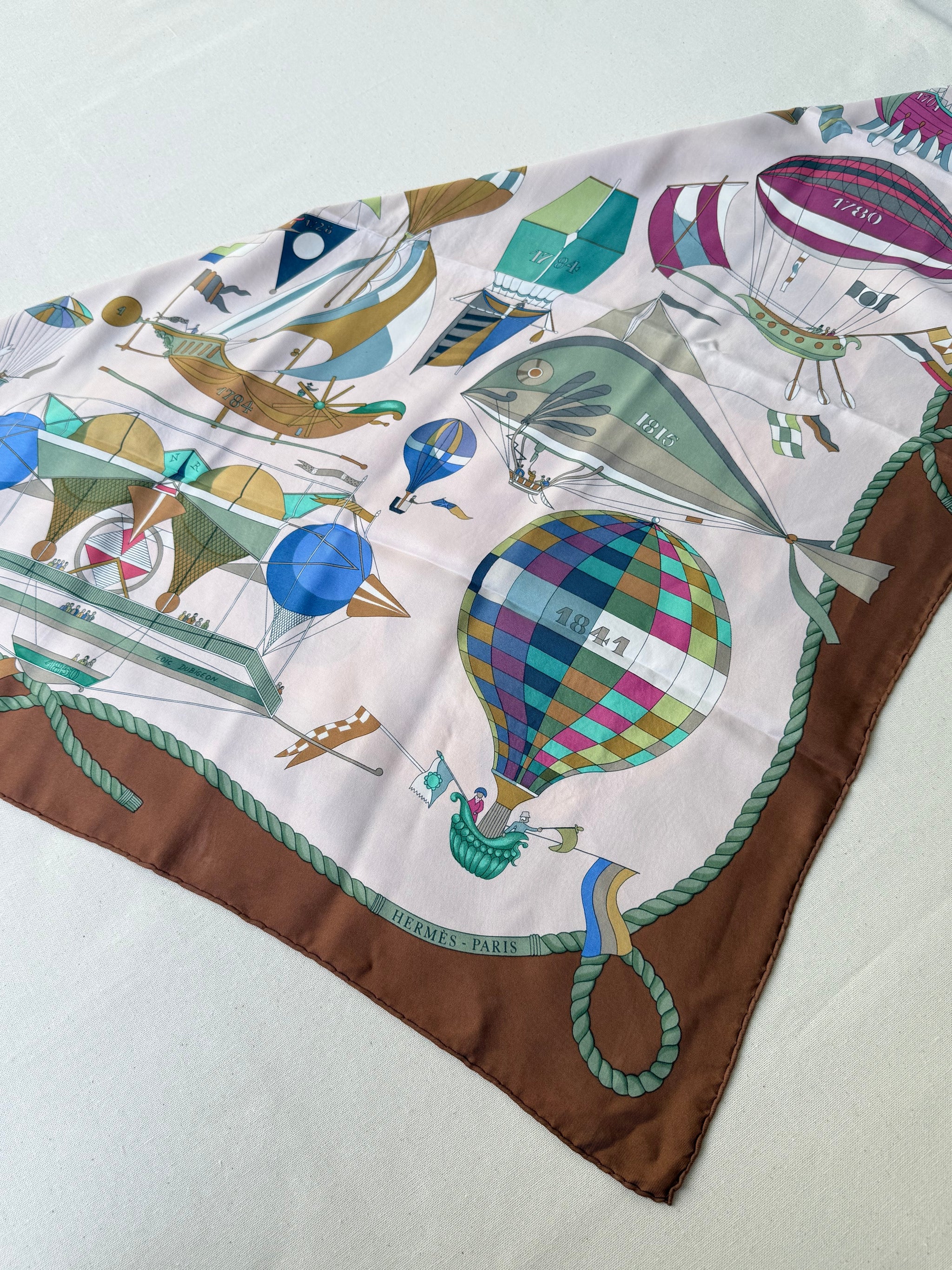 Foulard Hermès – Modèle Les Folies du Ciel