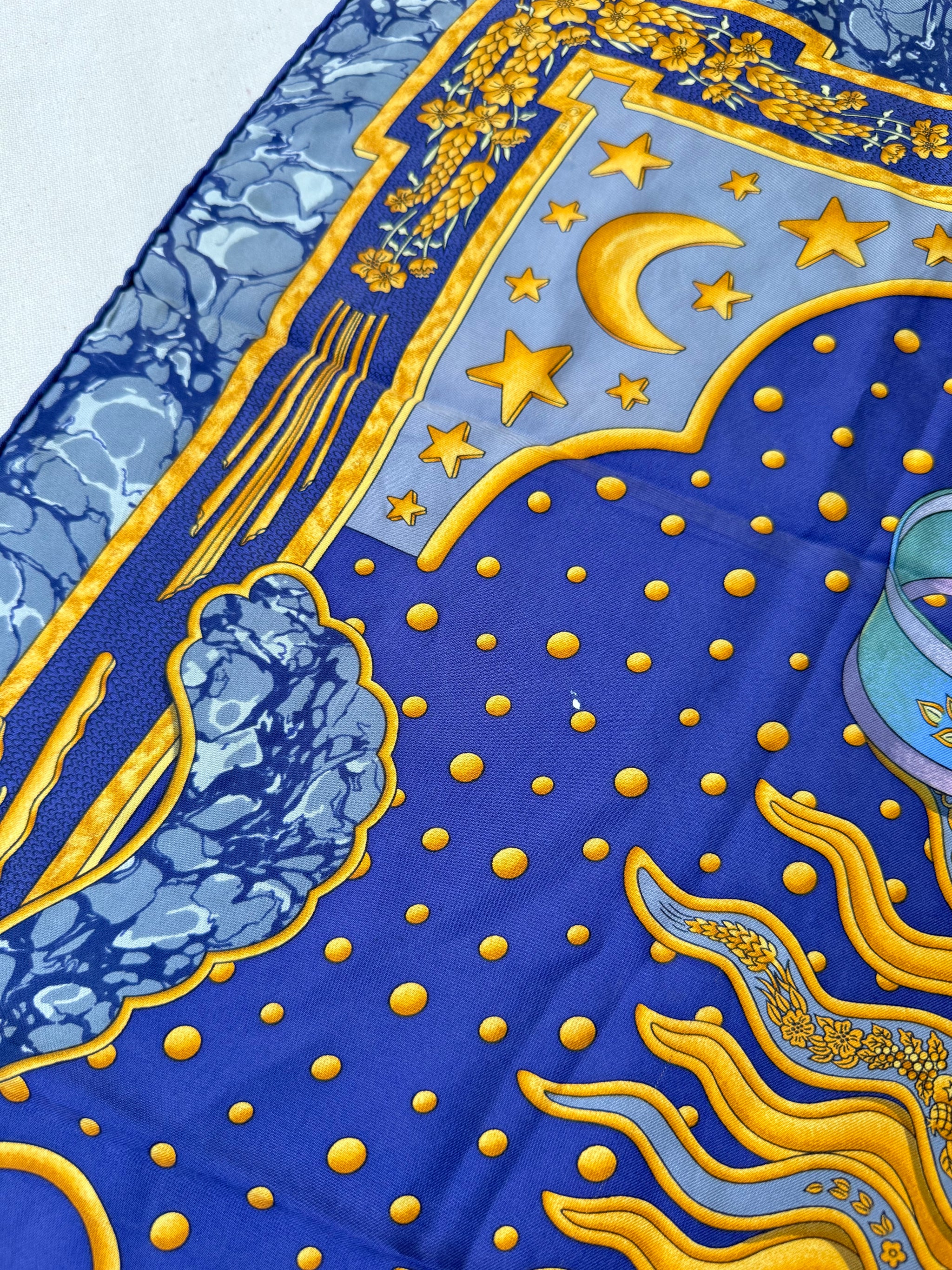Foulard Hermès – Modèle Carpe Diem