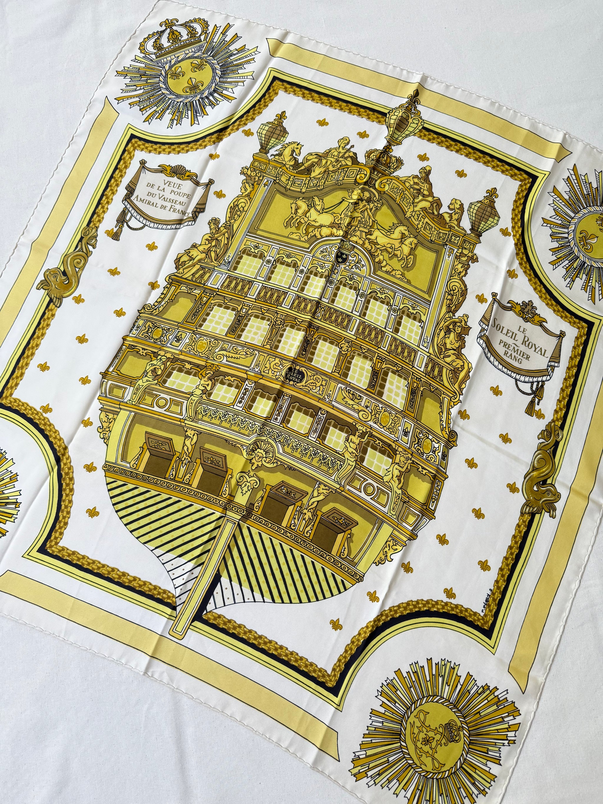 Foulard Hermès – Modèle Soleil Royal