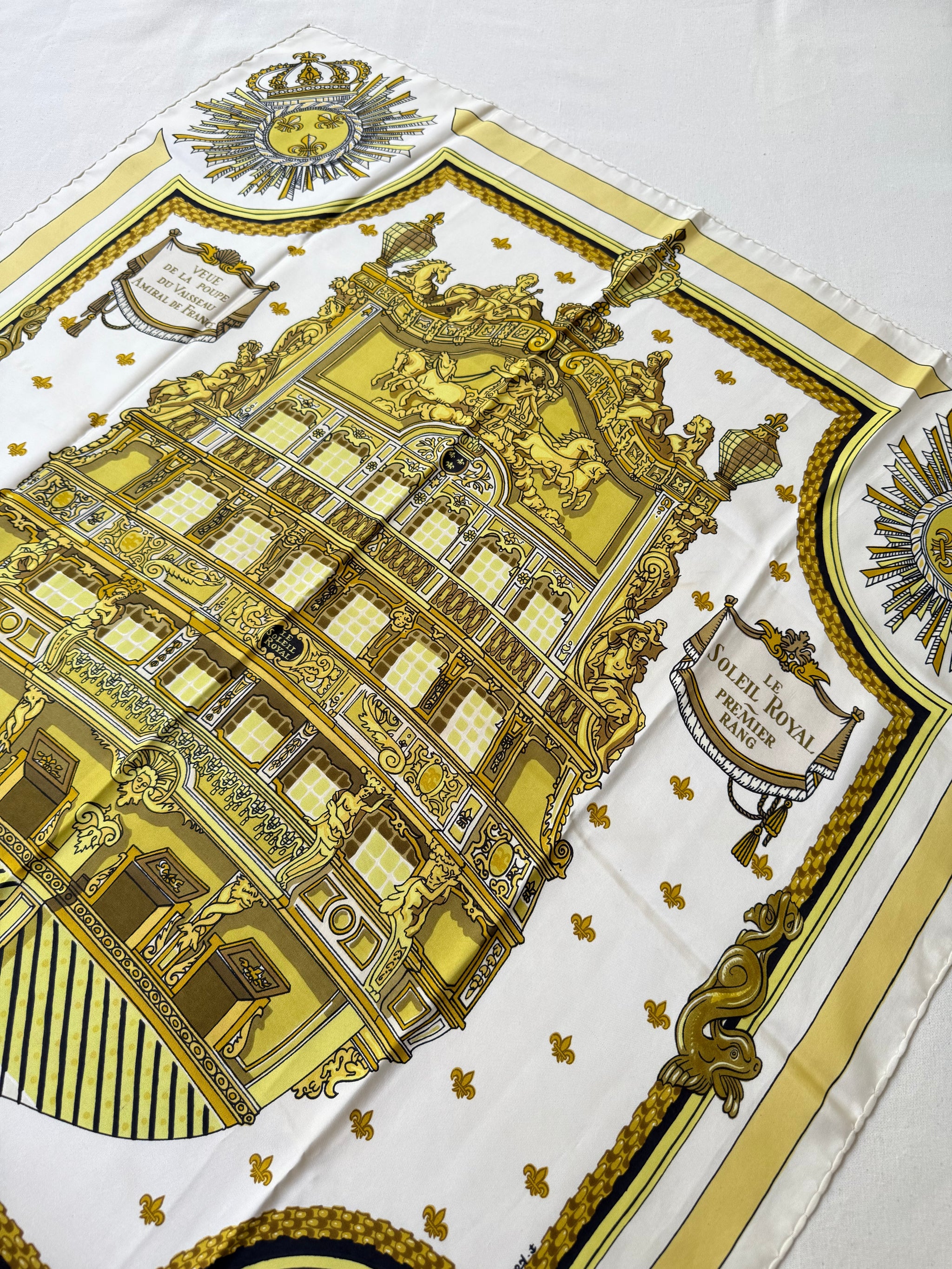 Foulard Hermès – Modèle Soleil Royal