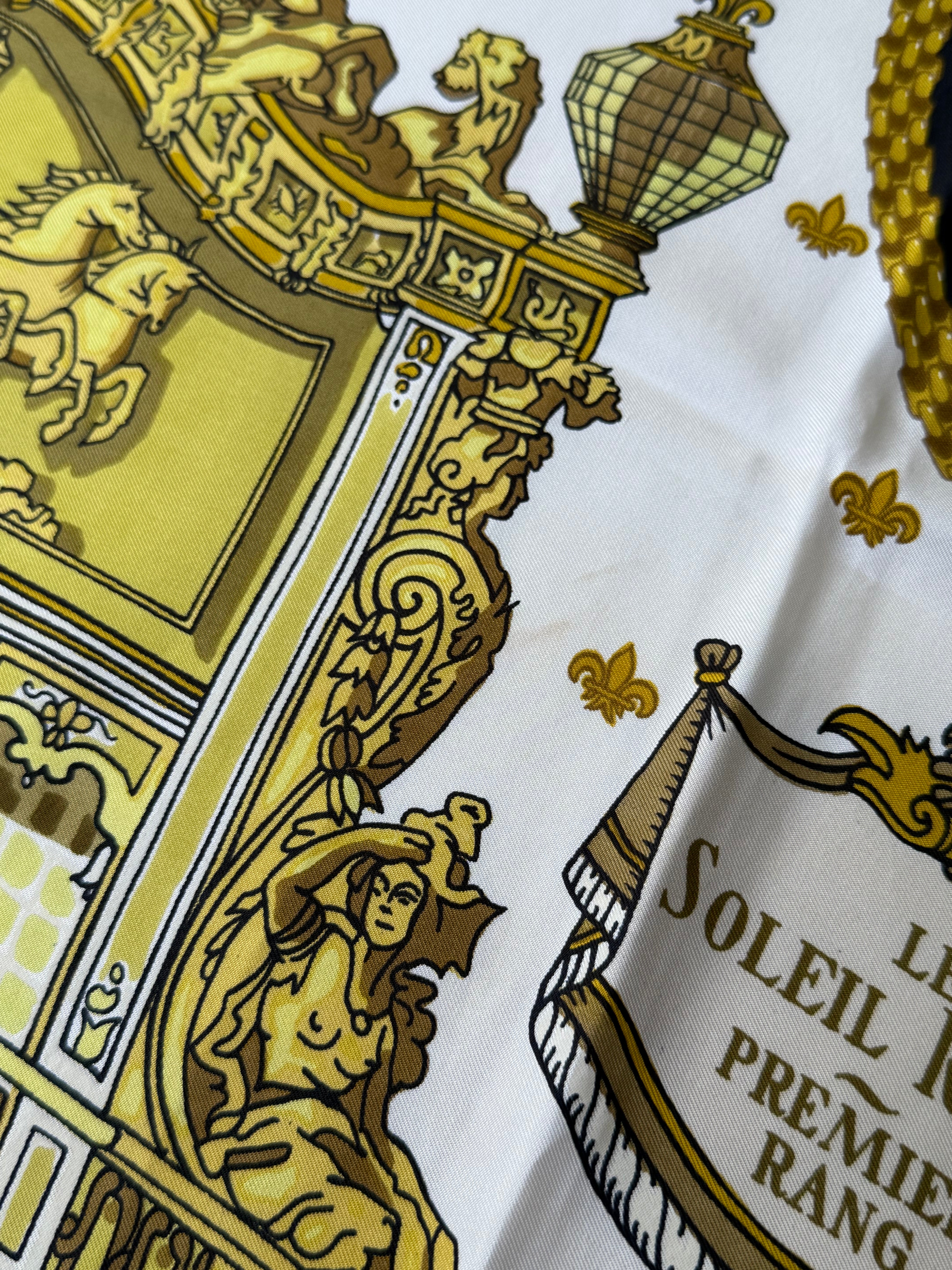 Foulard Hermès – Modèle Soleil Royal