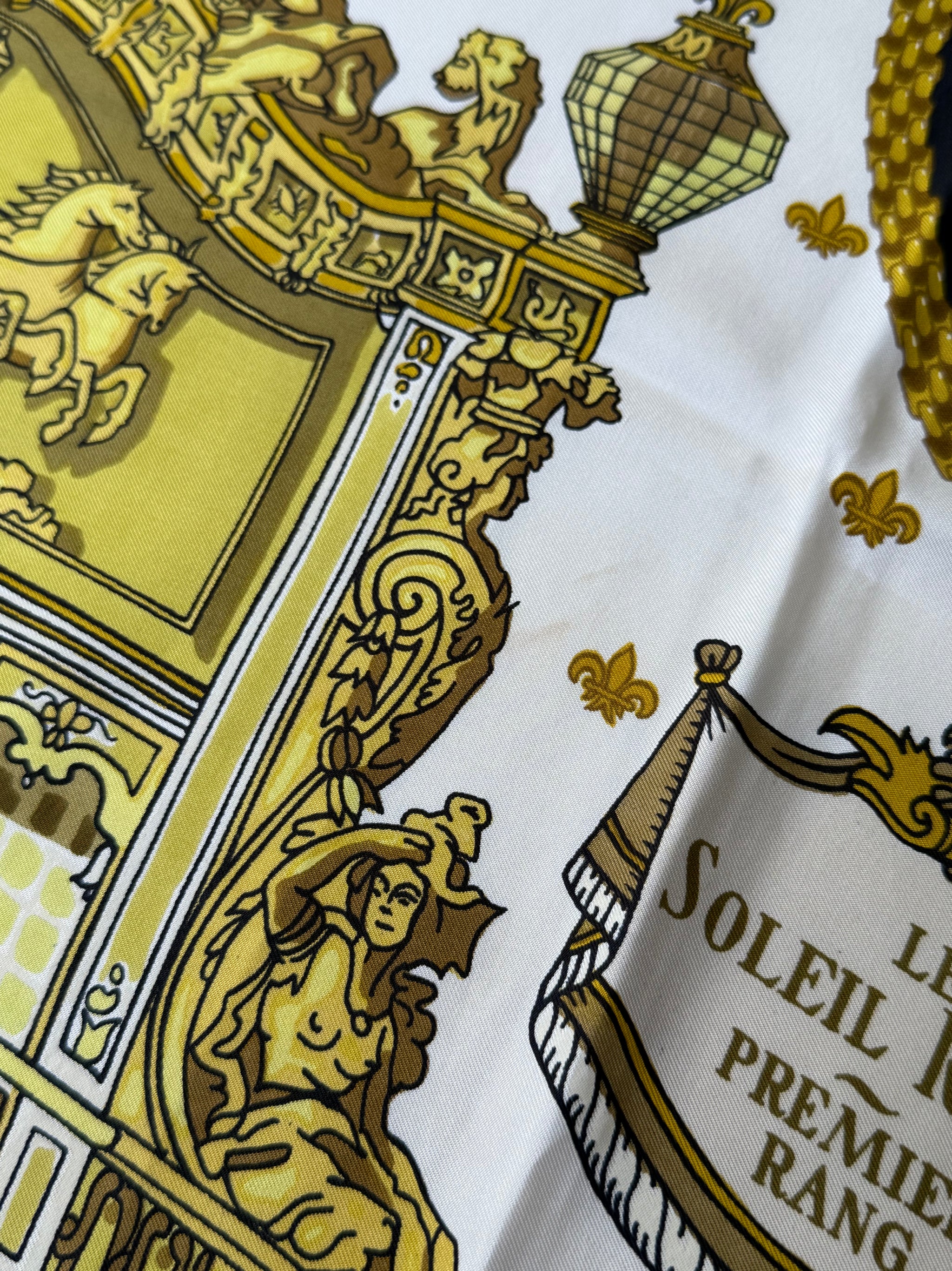 Foulard Hermès – Modèle Soleil Royal
