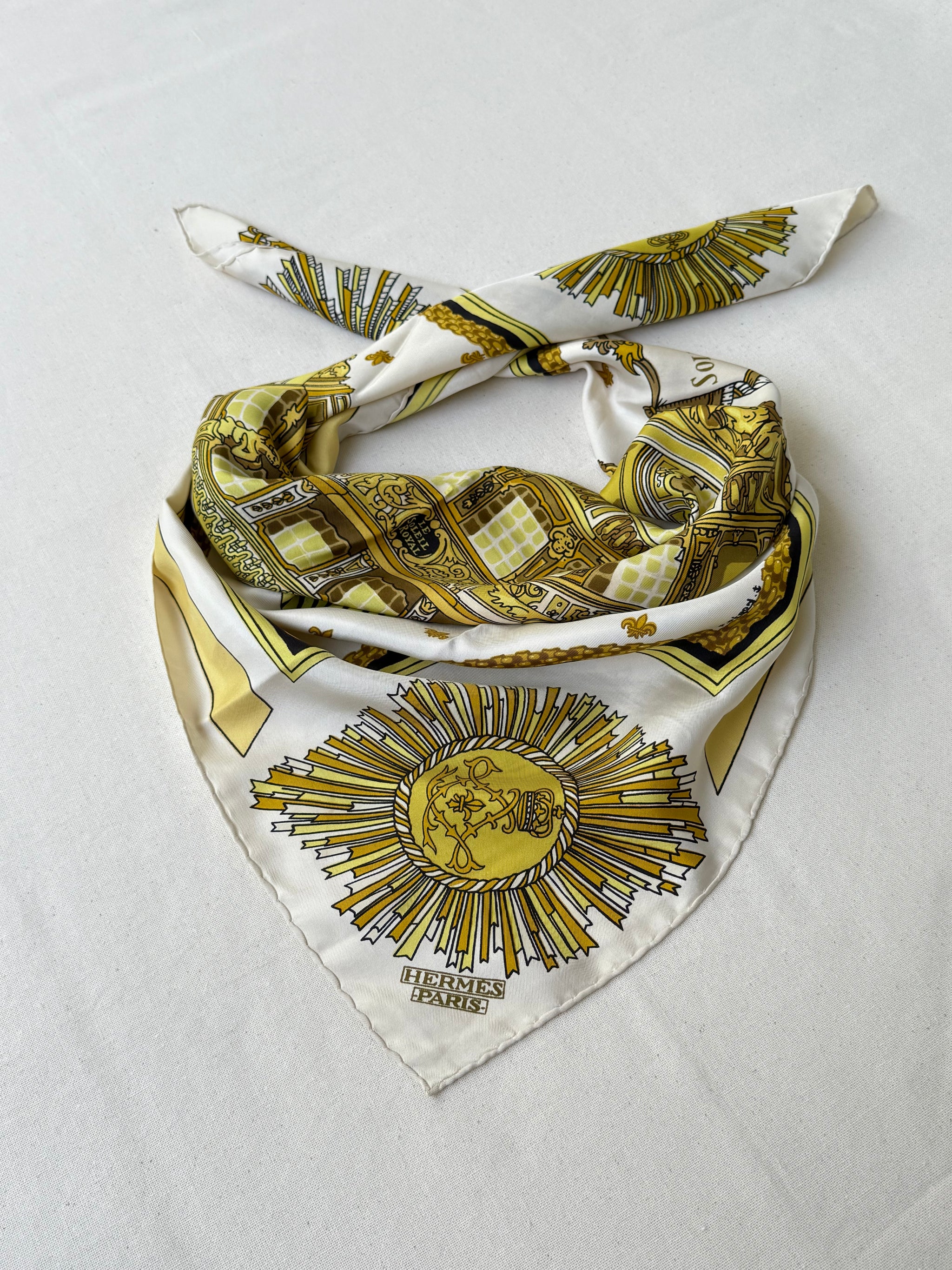 Foulard Hermès – Modèle Soleil Royal
