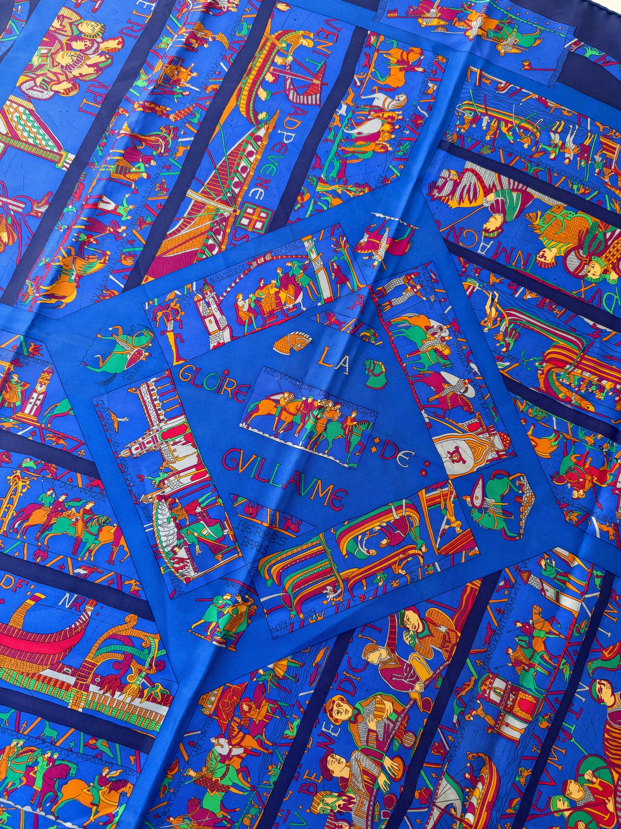 Foulard Hermès – Modèle A la gloire de Guillaume