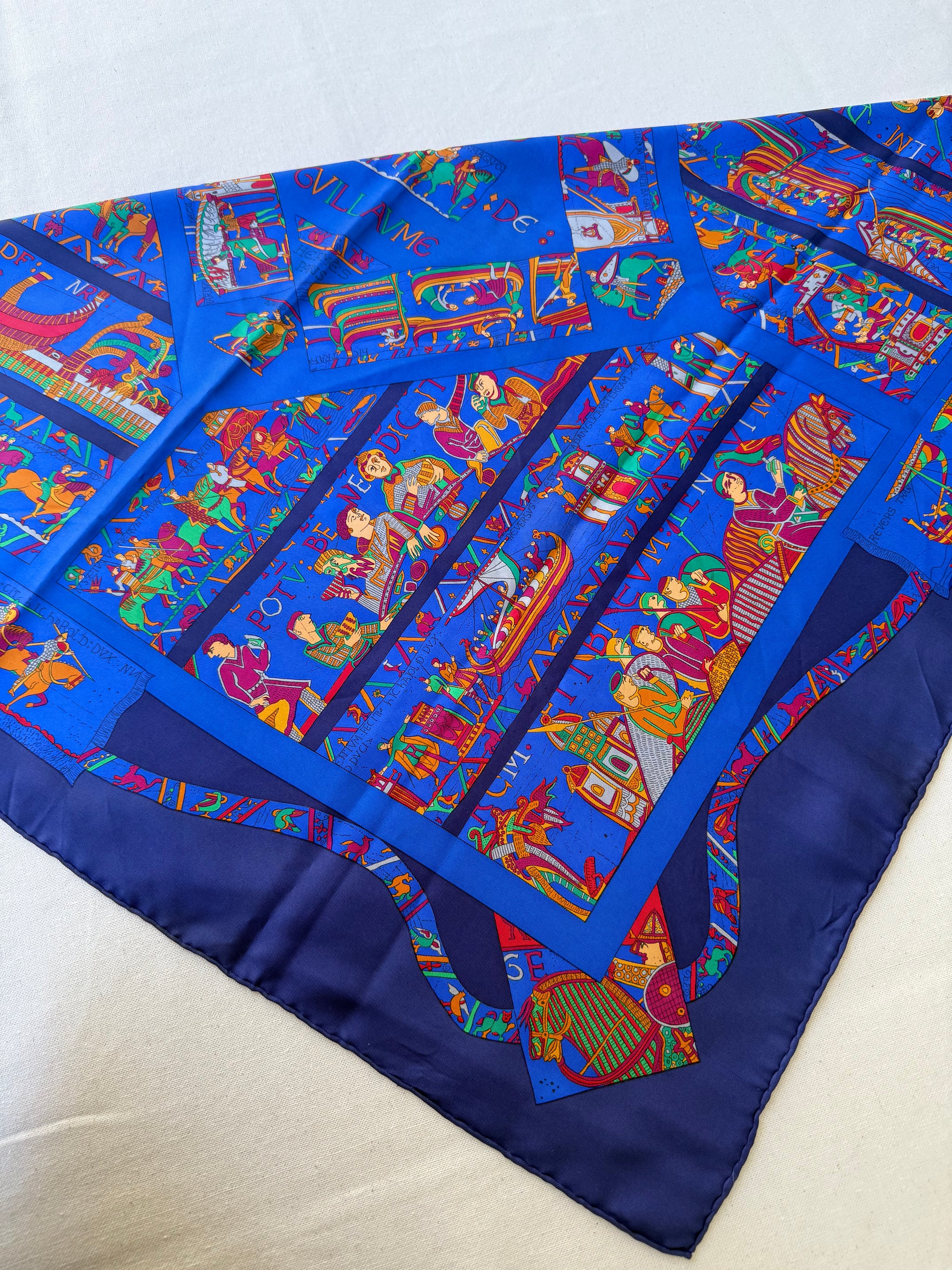 Foulard Hermès – Modèle A la gloire de Guillaume
