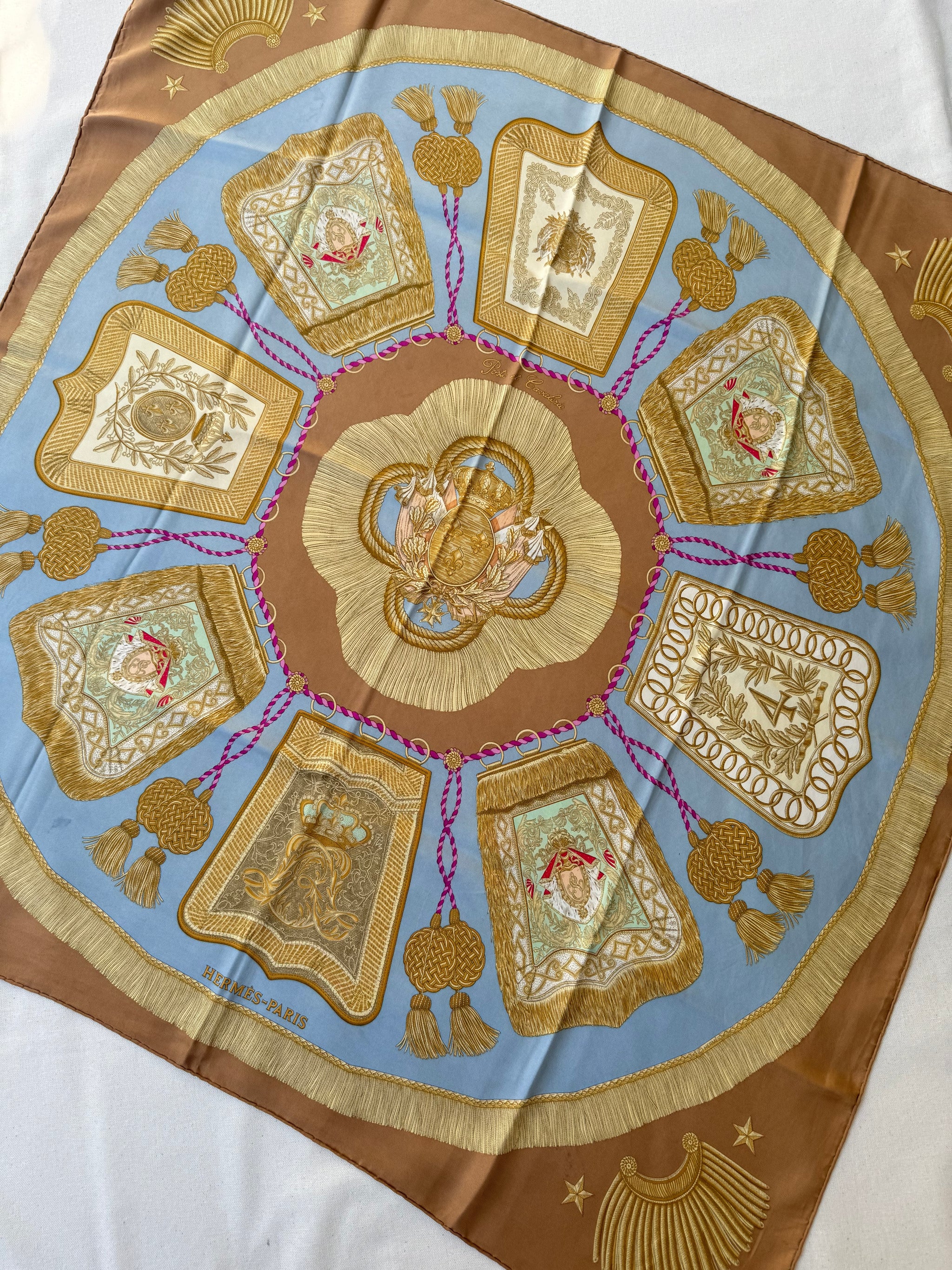 Foulard Hermès – Modèle Poste et Cavalerie