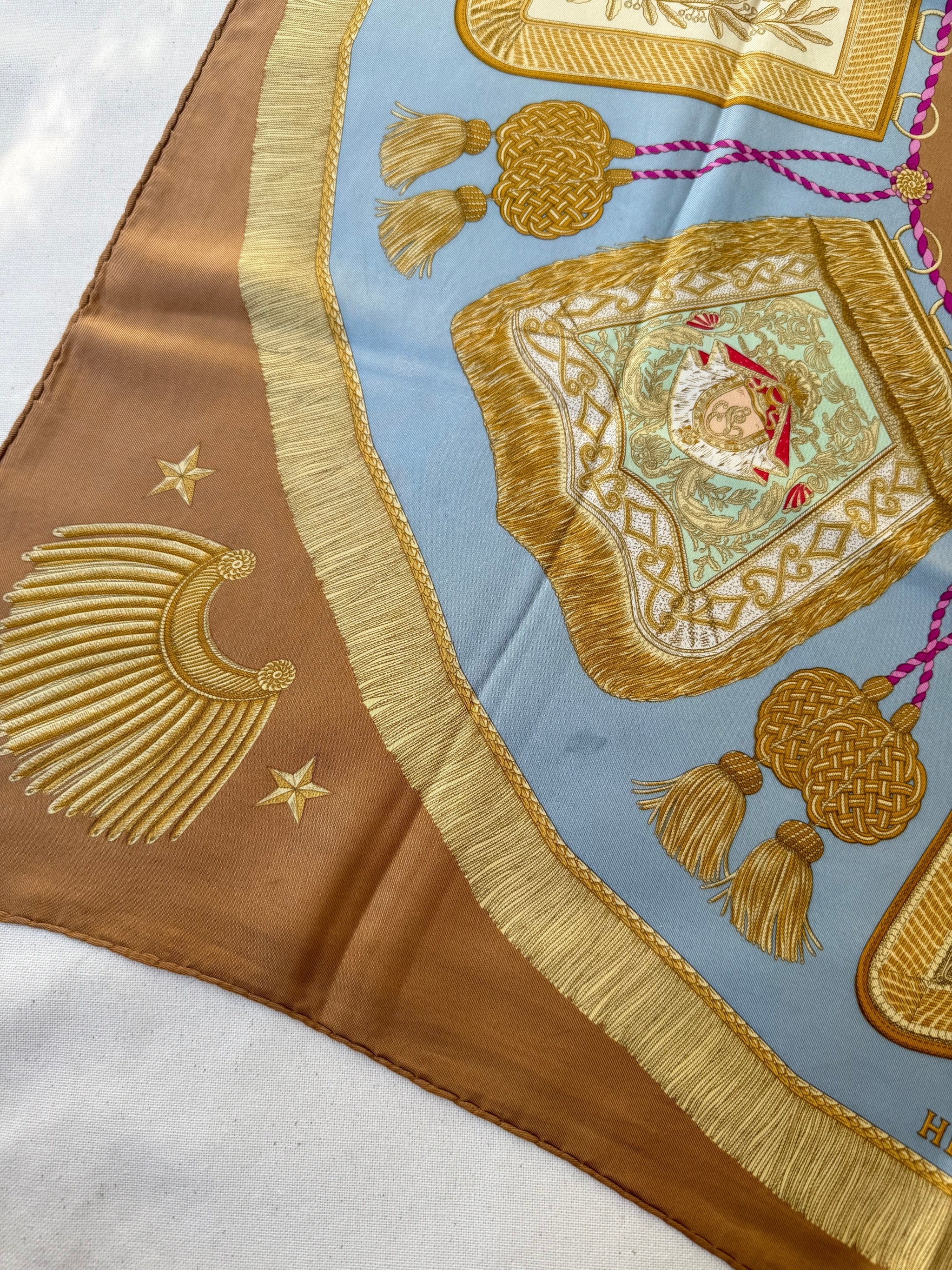Foulard Hermès – Modèle Poste et Cavalerie