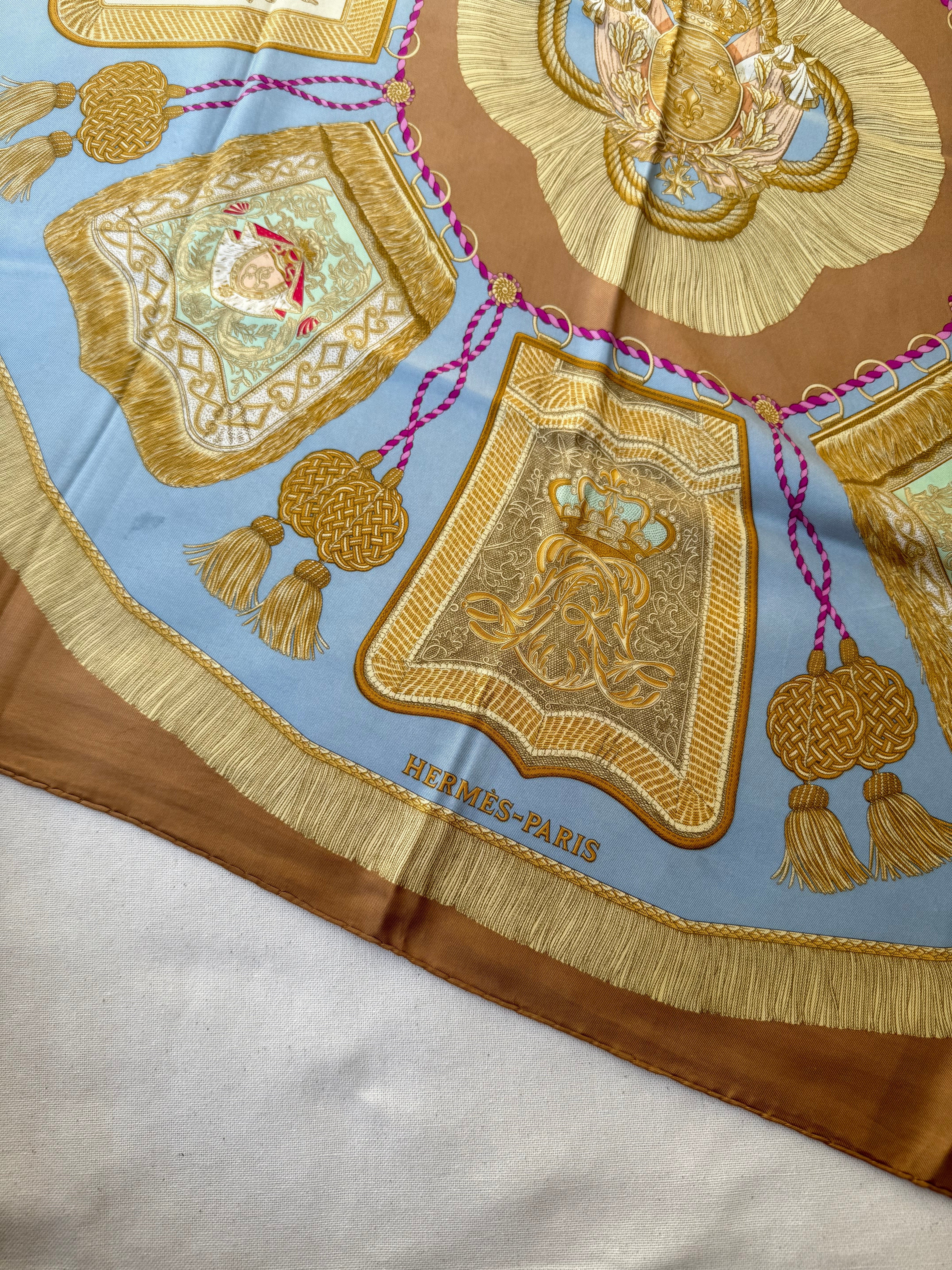Foulard Hermès – Modèle Poste et Cavalerie