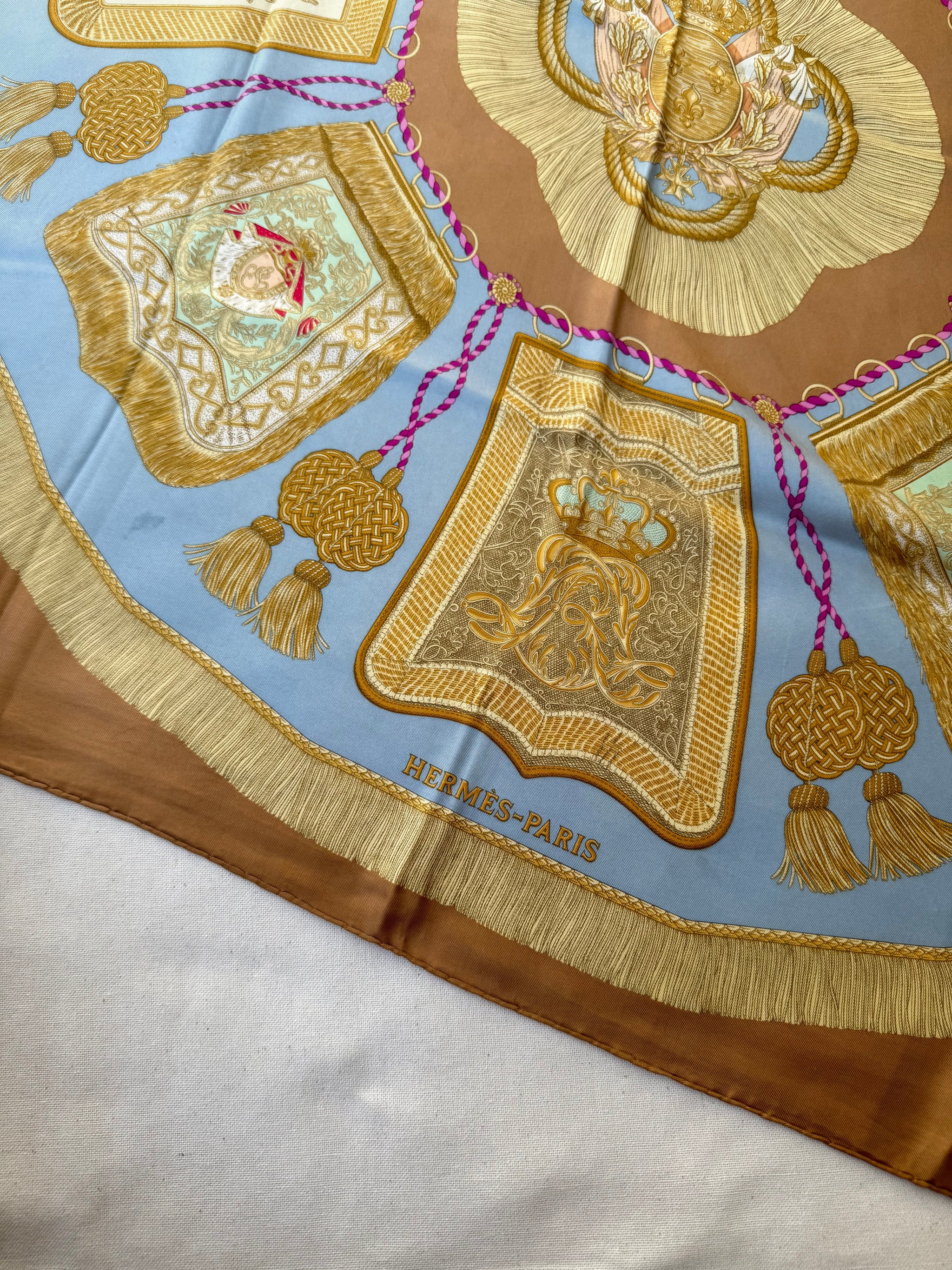 Foulard Hermès – Modèle Poste et Cavalerie
