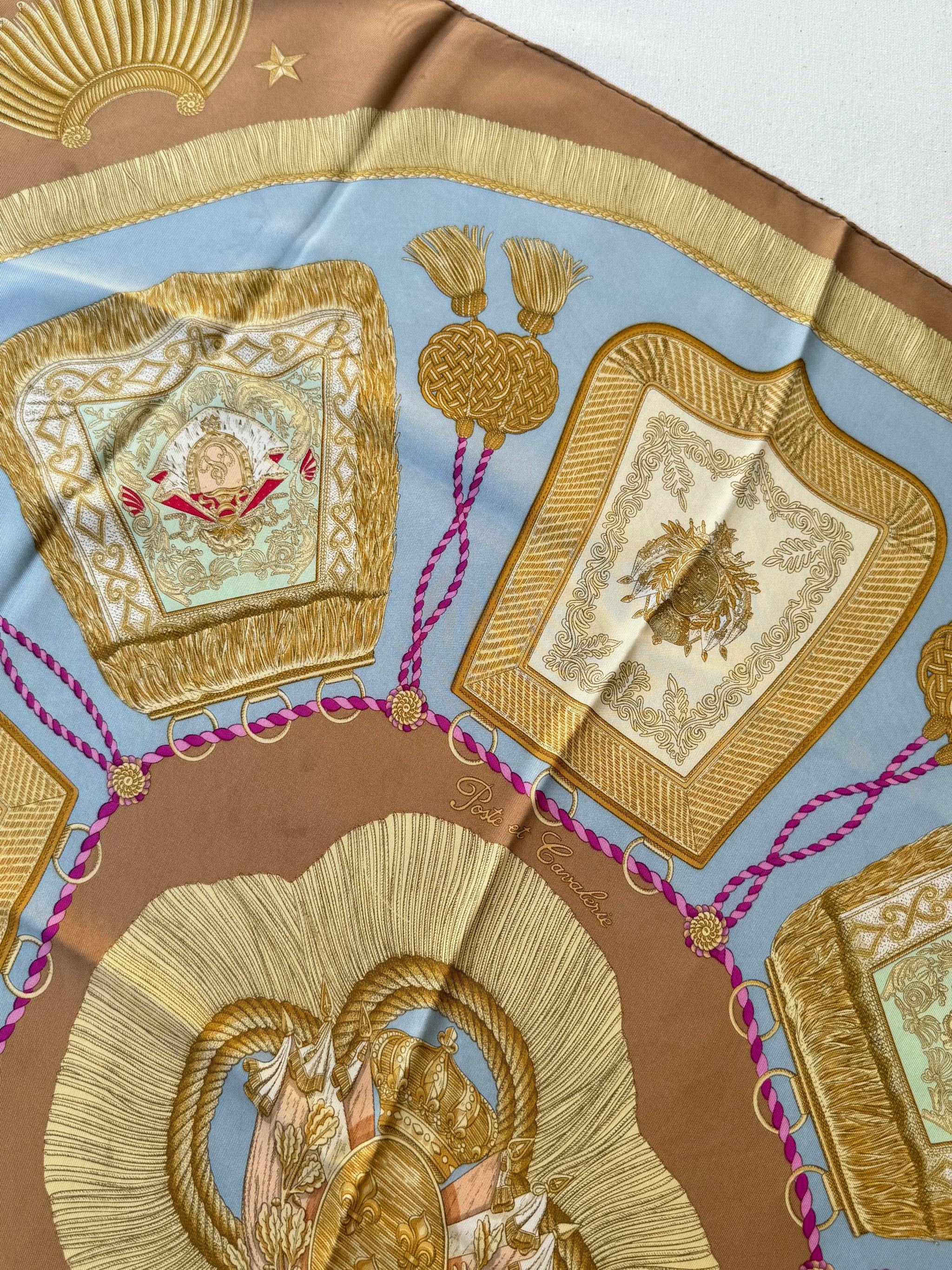 Foulard Hermès – Modèle Poste et Cavalerie