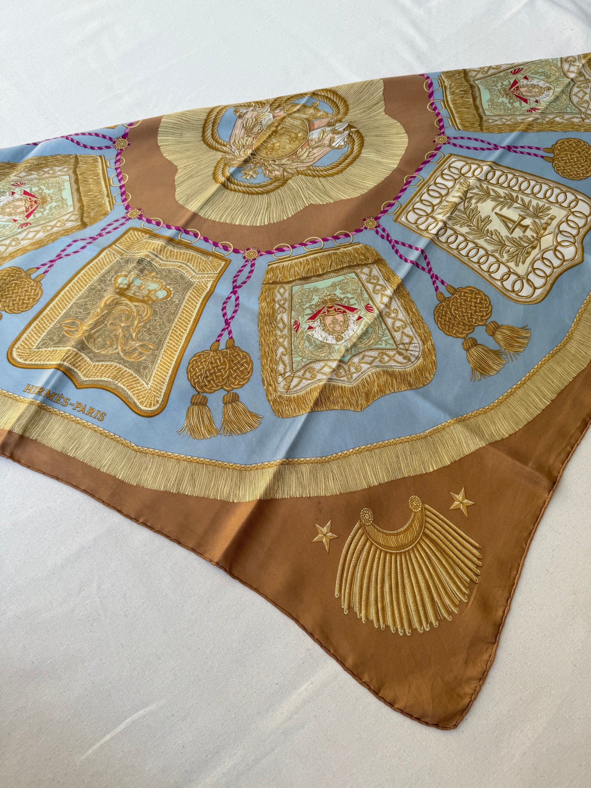 Foulard Hermès – Modèle Poste et Cavalerie