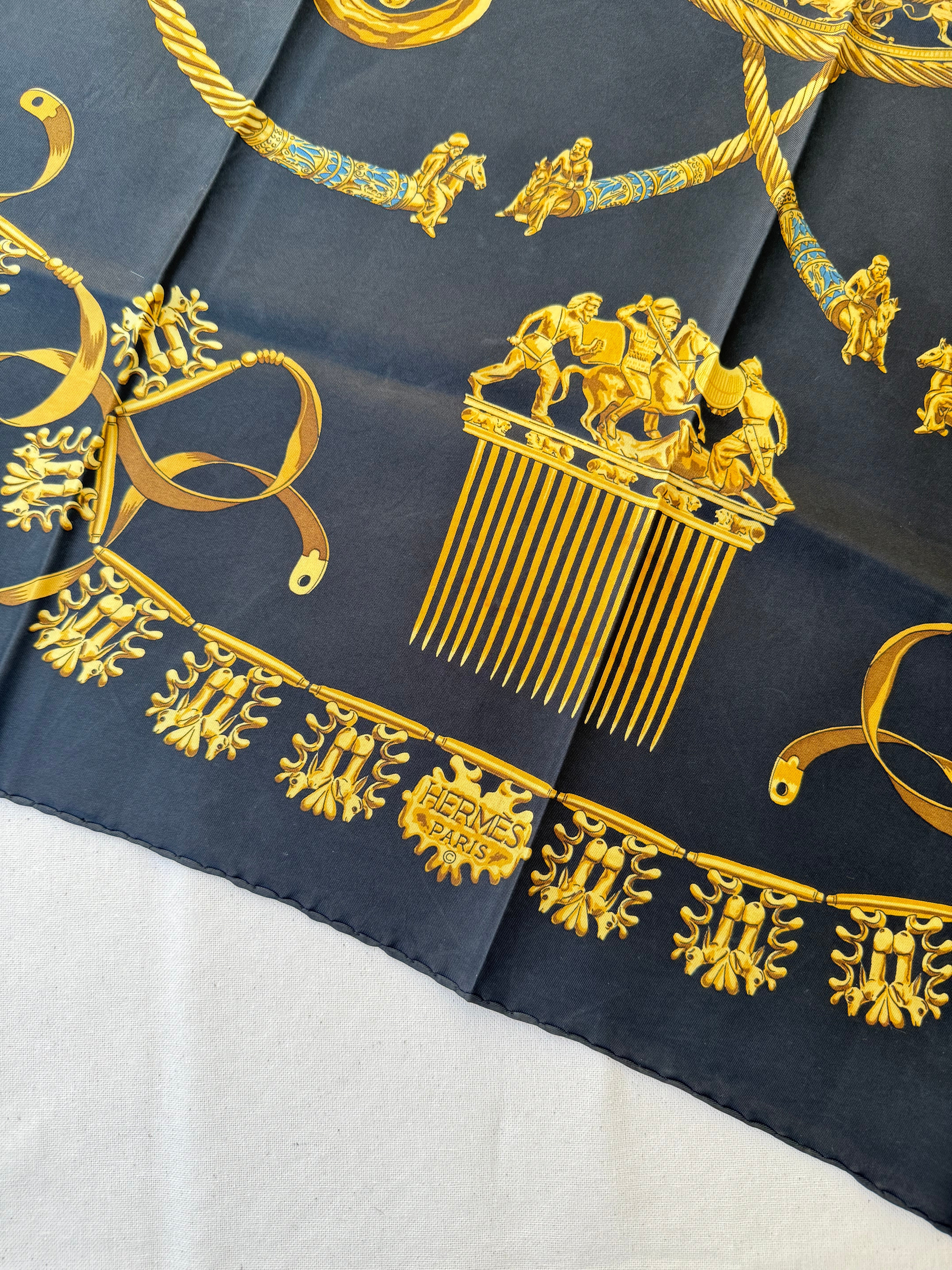 Foulard Hermès – Modèle Les Cavaliers d'Or