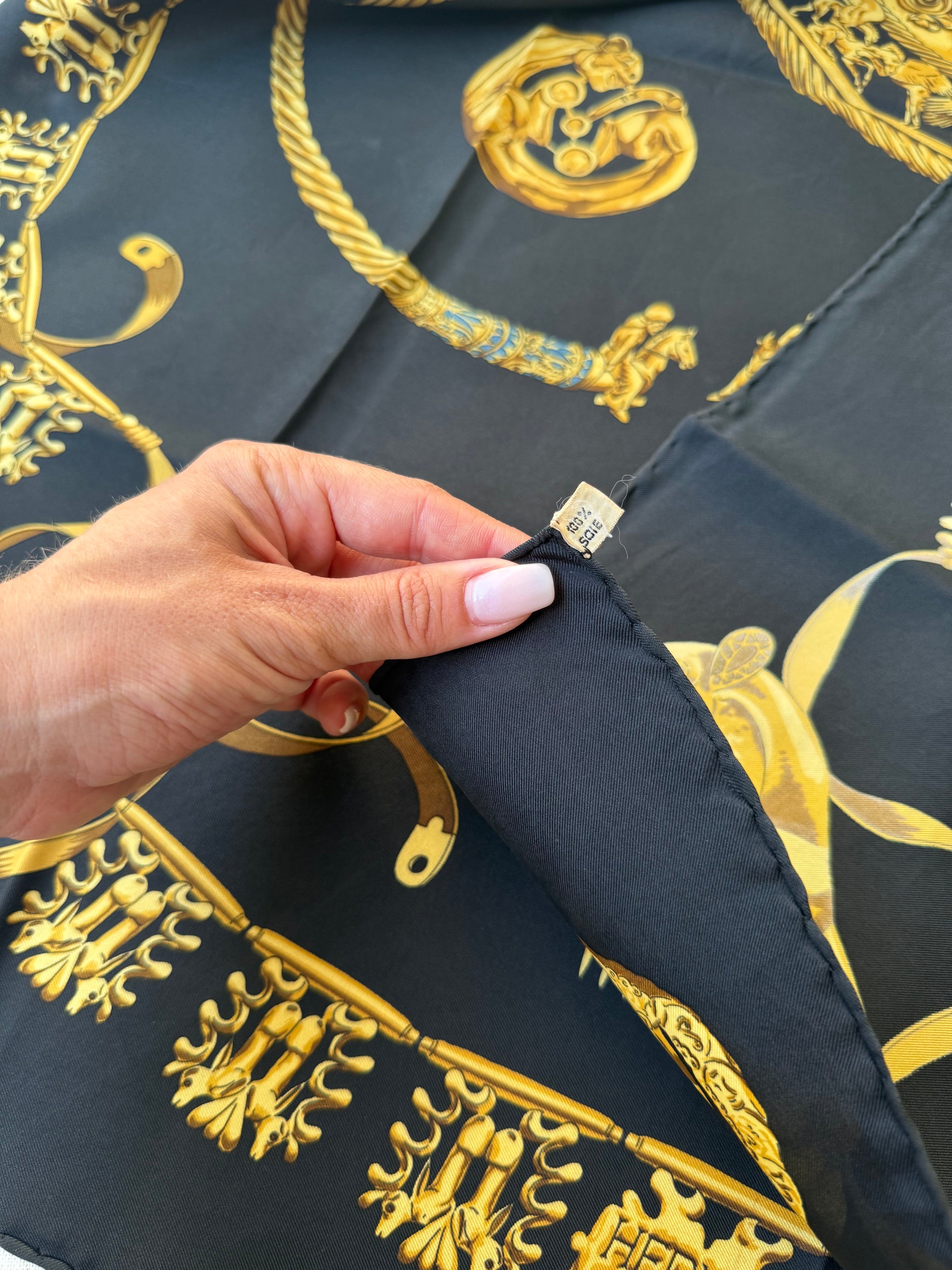 Foulard Hermès – Modèle Les Cavaliers d'Or