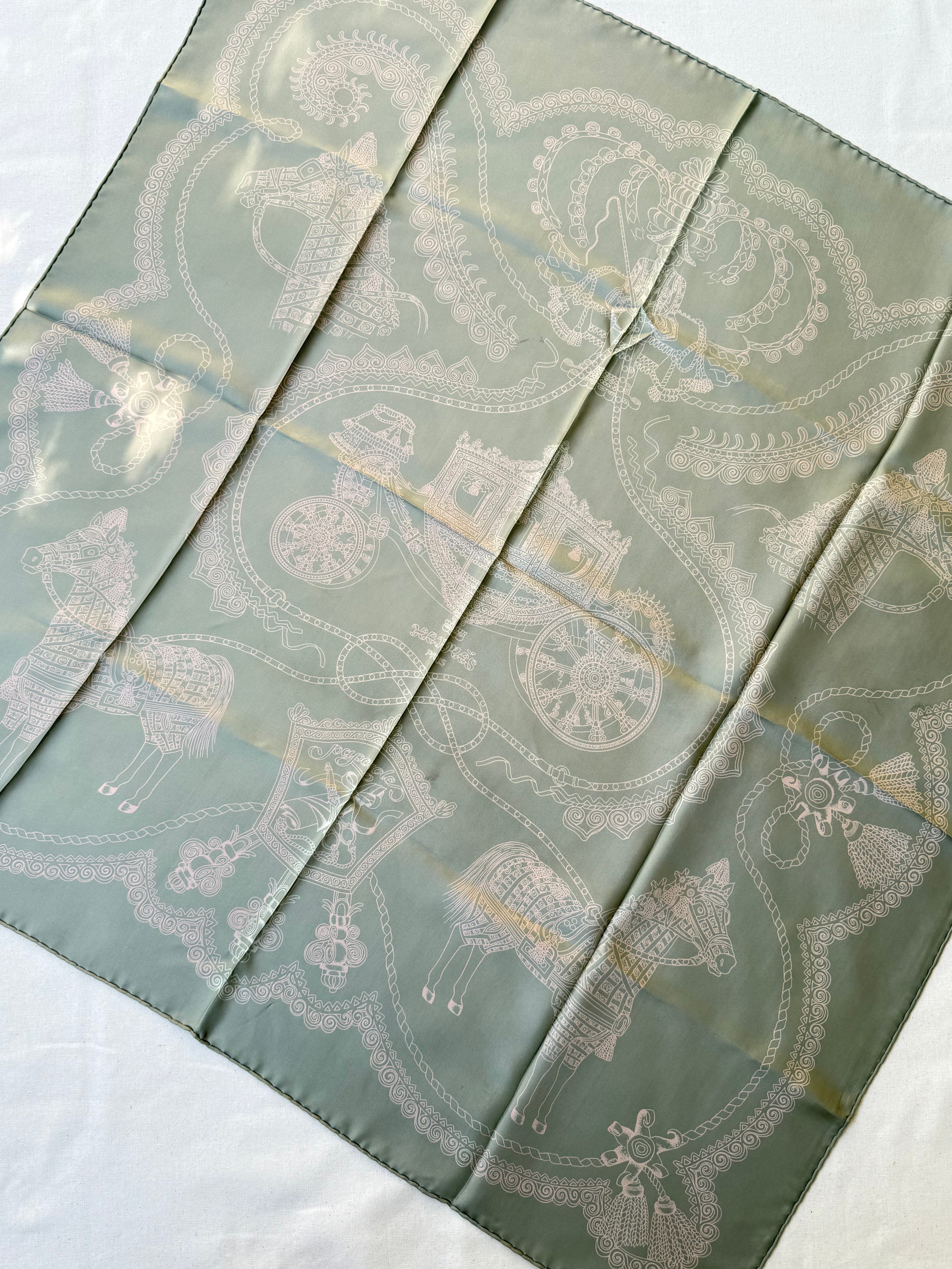 Foulard Hermès – Modèle Paperoles