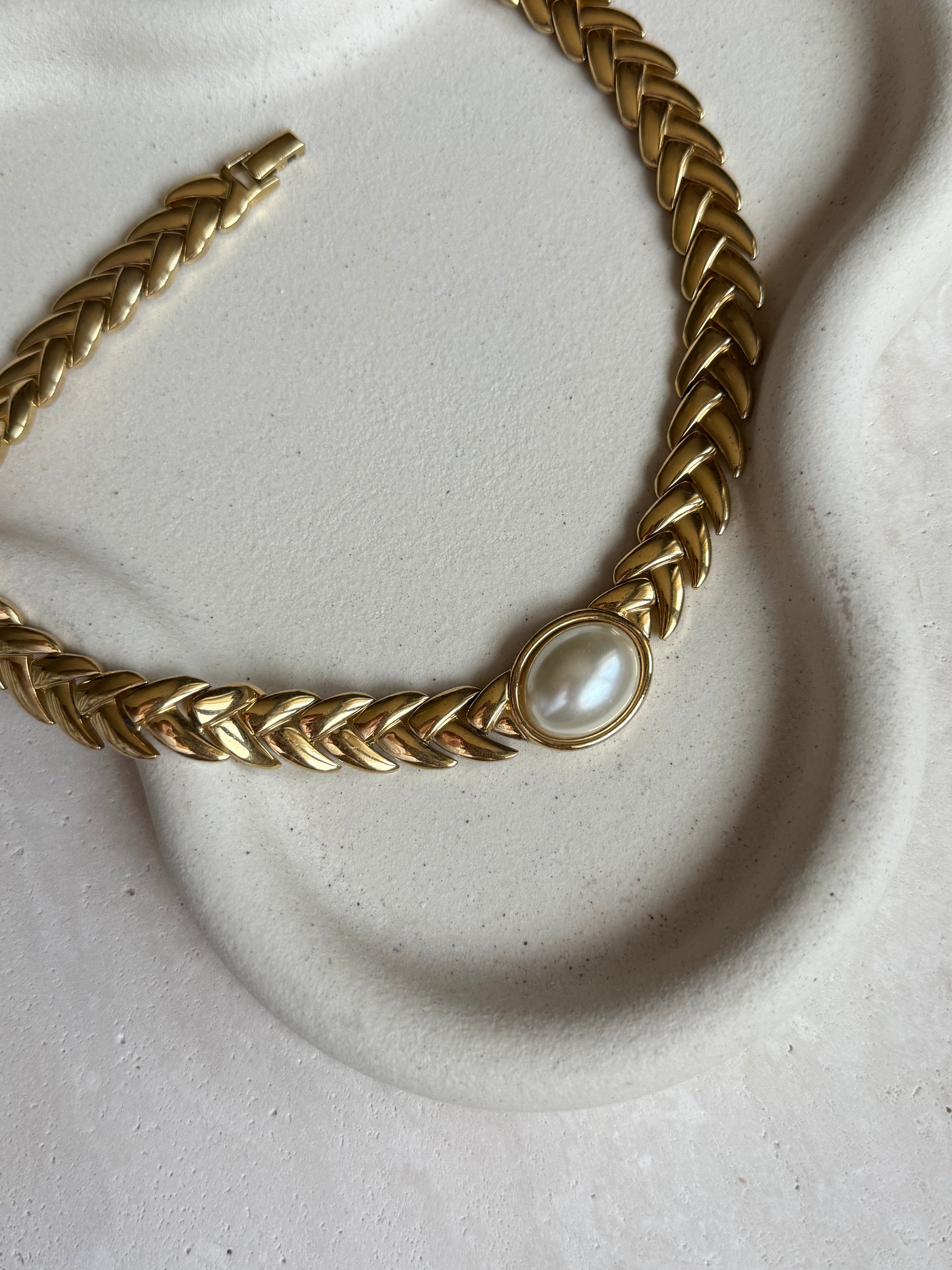 Collier vintage maille épi et perle fantaisie centrale
