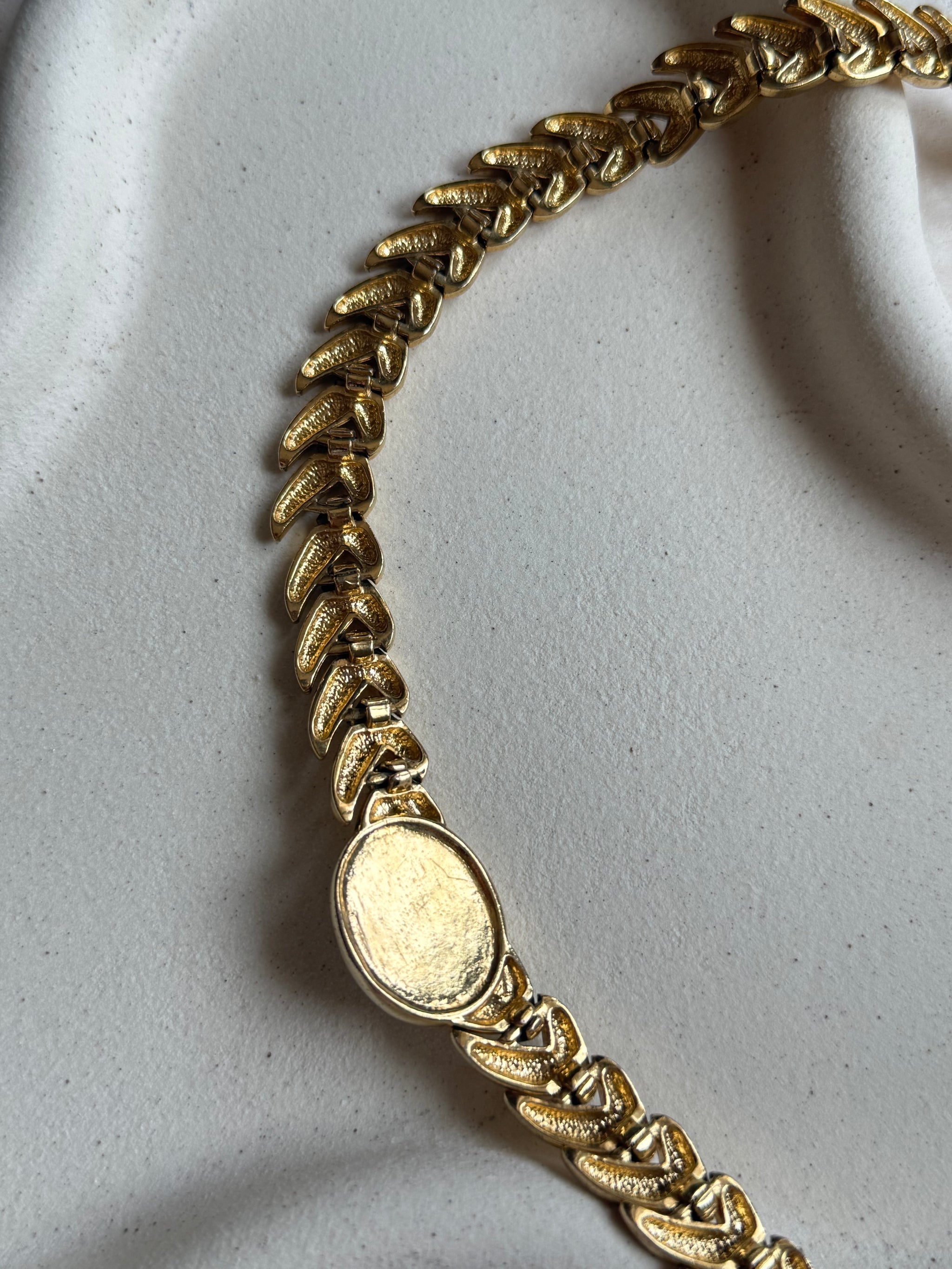 Collier vintage maille épi et perle fantaisie centrale