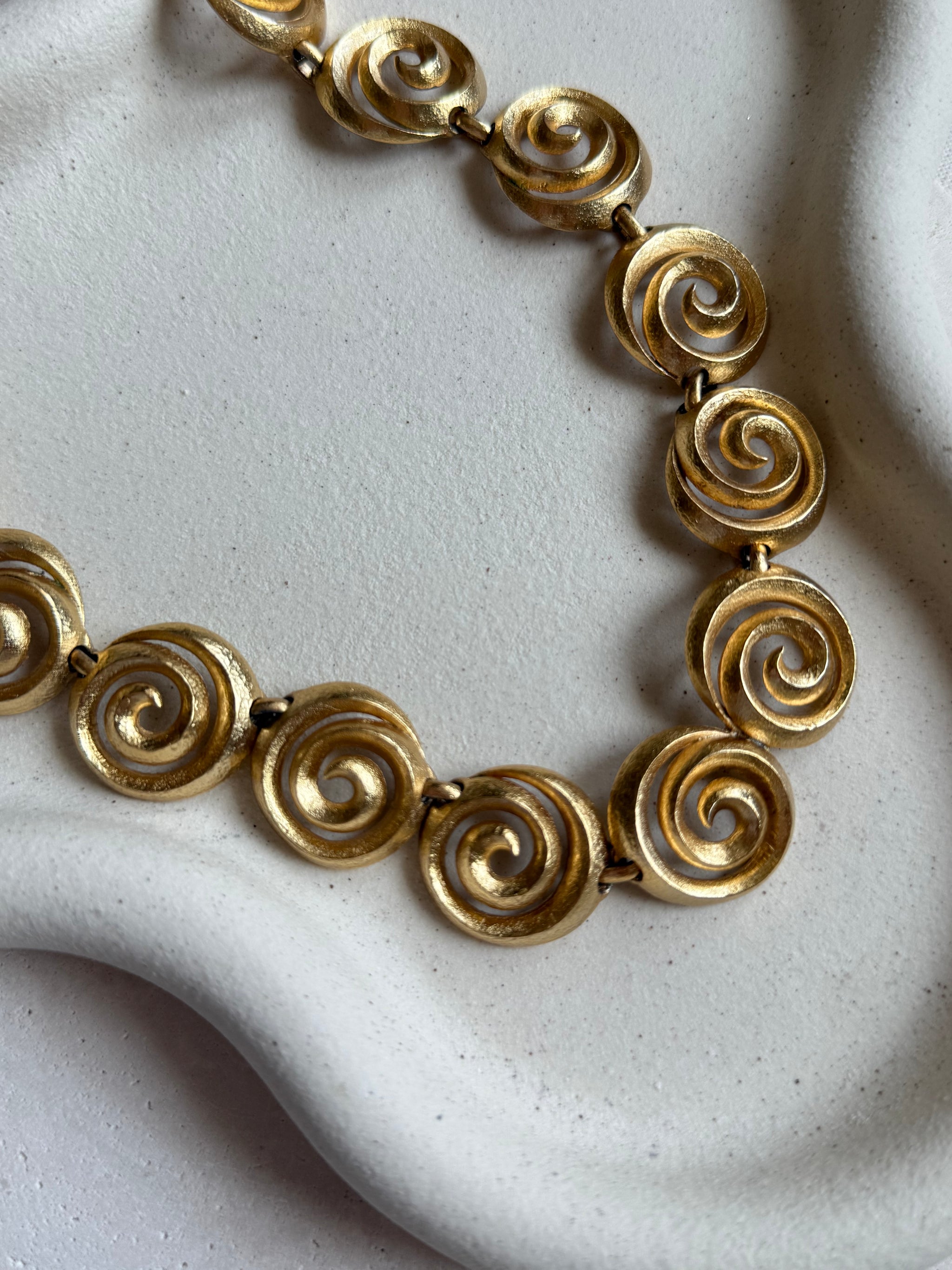 Collier vintage maille escargot Helena Rubinstein