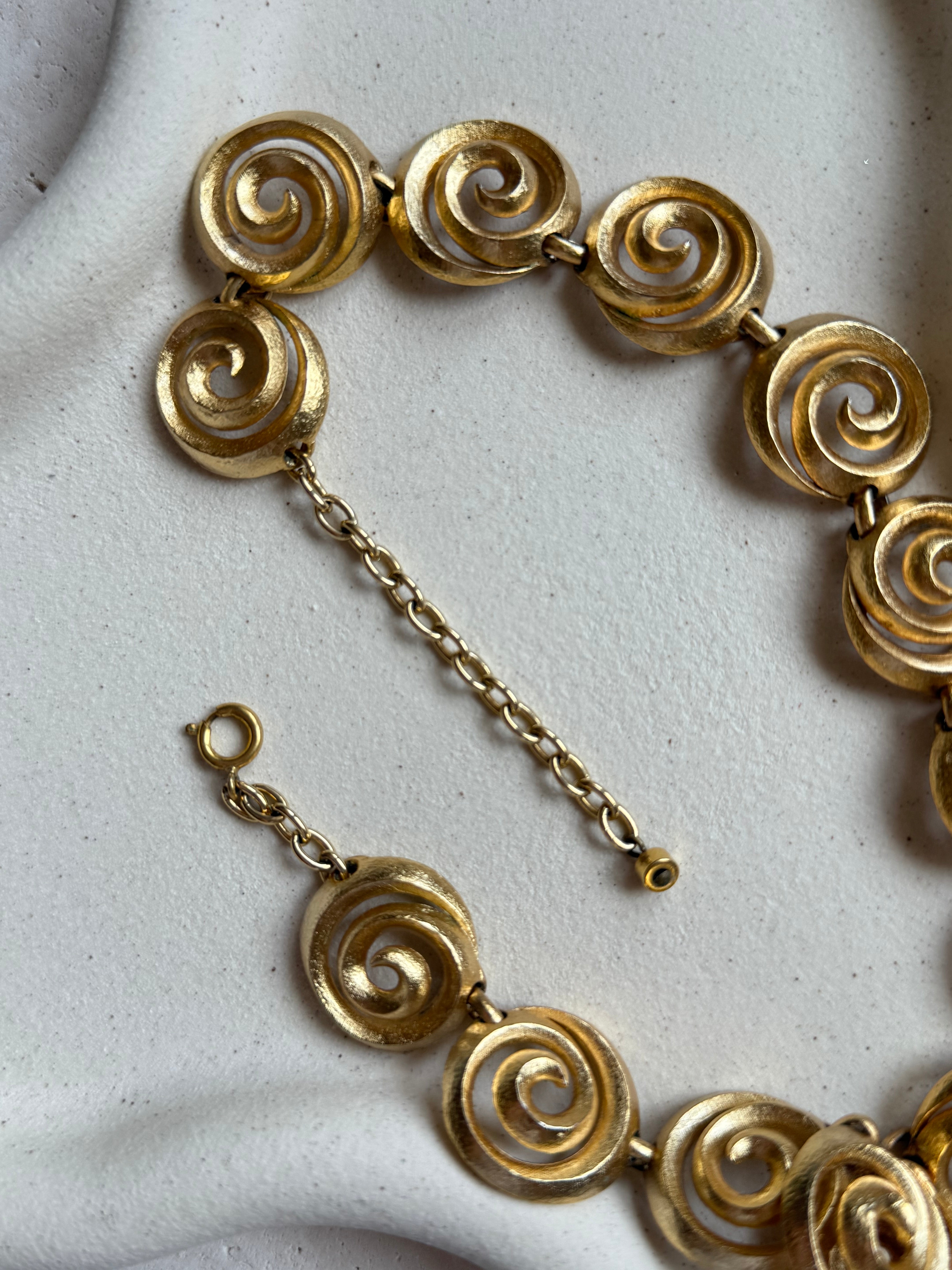 Collier vintage maille escargot Helena Rubinstein