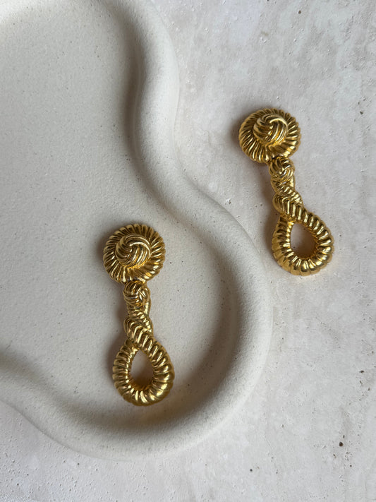Boucles d’oreilles vintage pendantes dorées