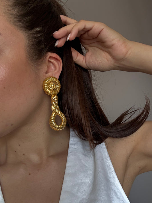 Boucles d’oreilles vintage pendantes dorées
