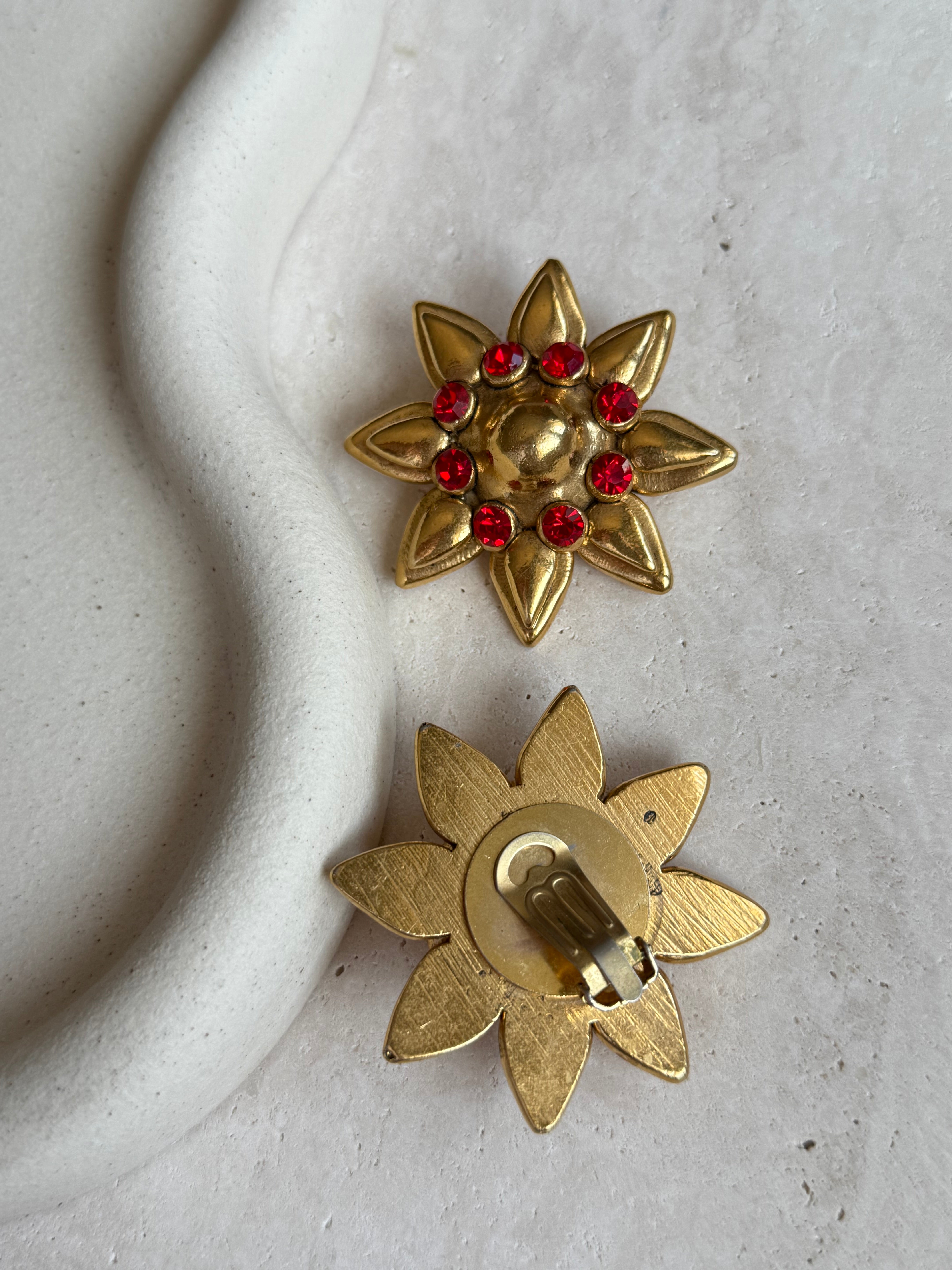Boucles d’oreilles vintage fleurs strass rouges