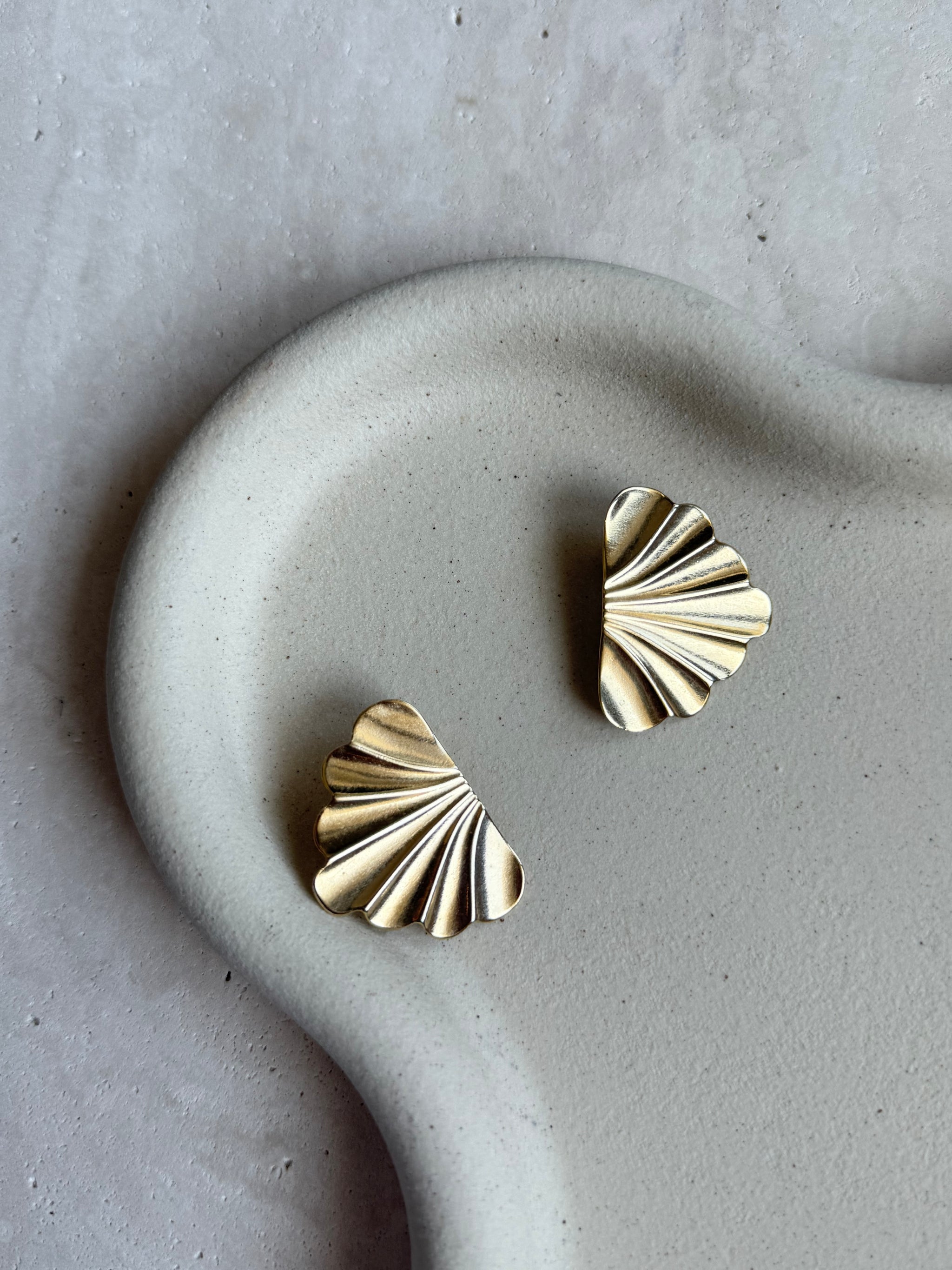 Boucles d’oreilles vintage éventails dorés