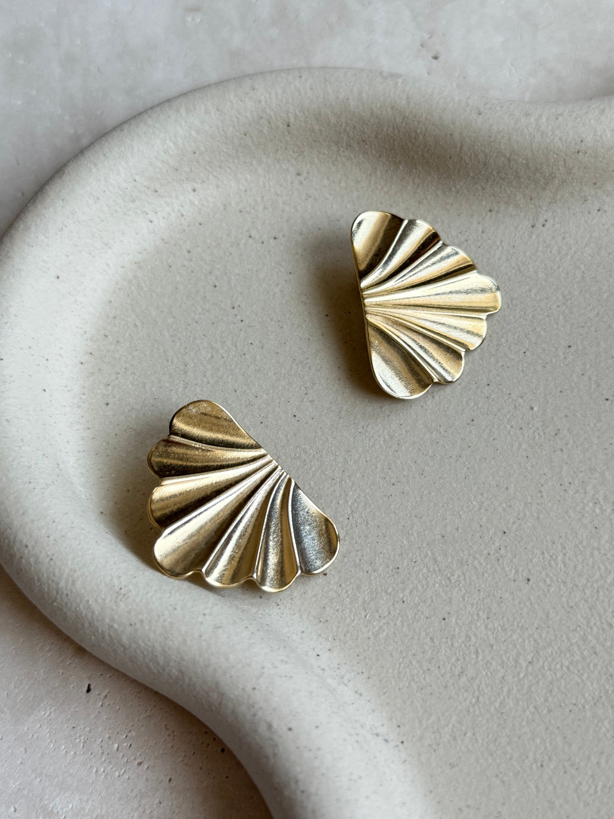 Boucles d’oreilles vintage éventails dorés