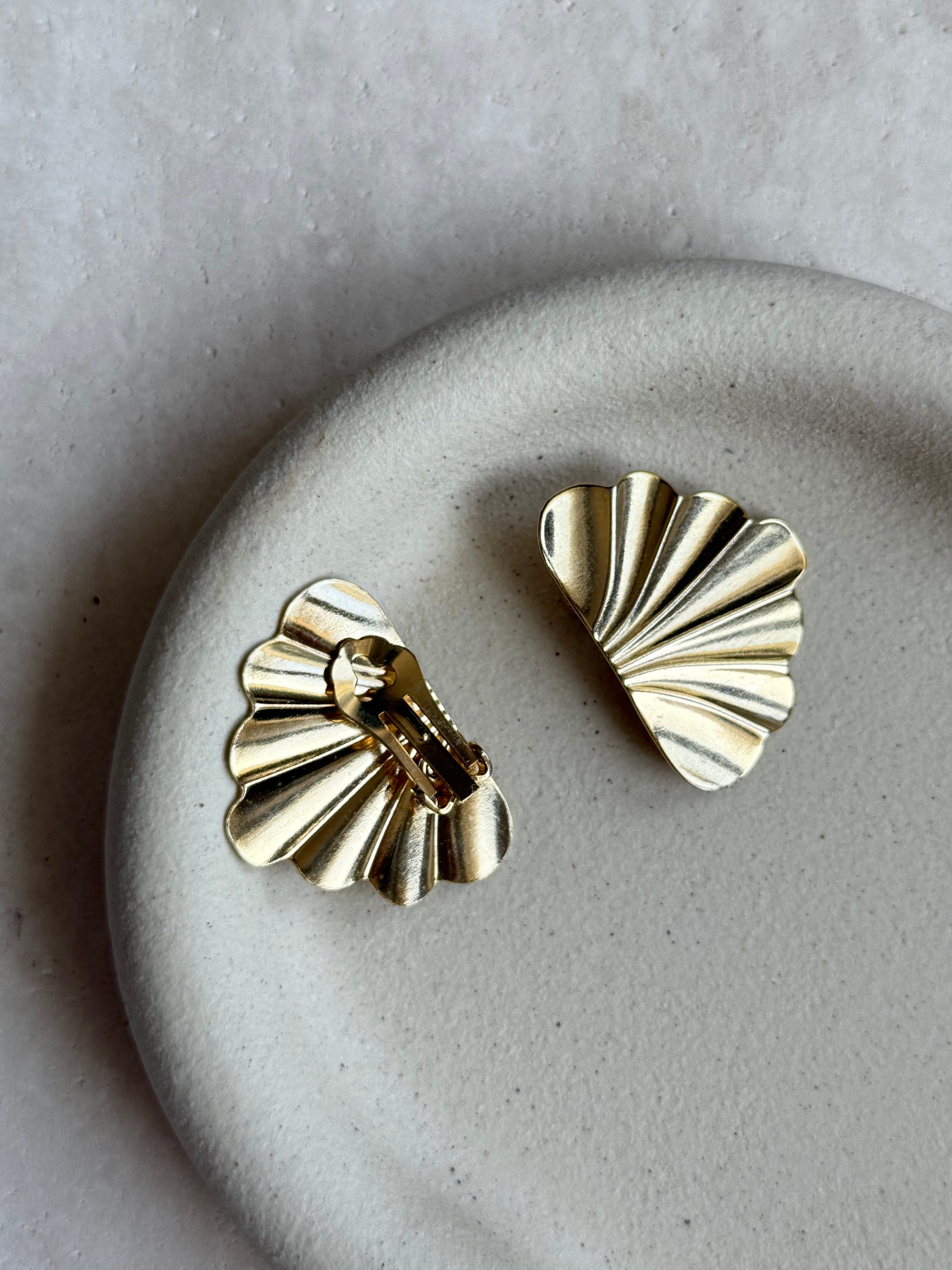 Boucles d’oreilles vintage éventails dorés