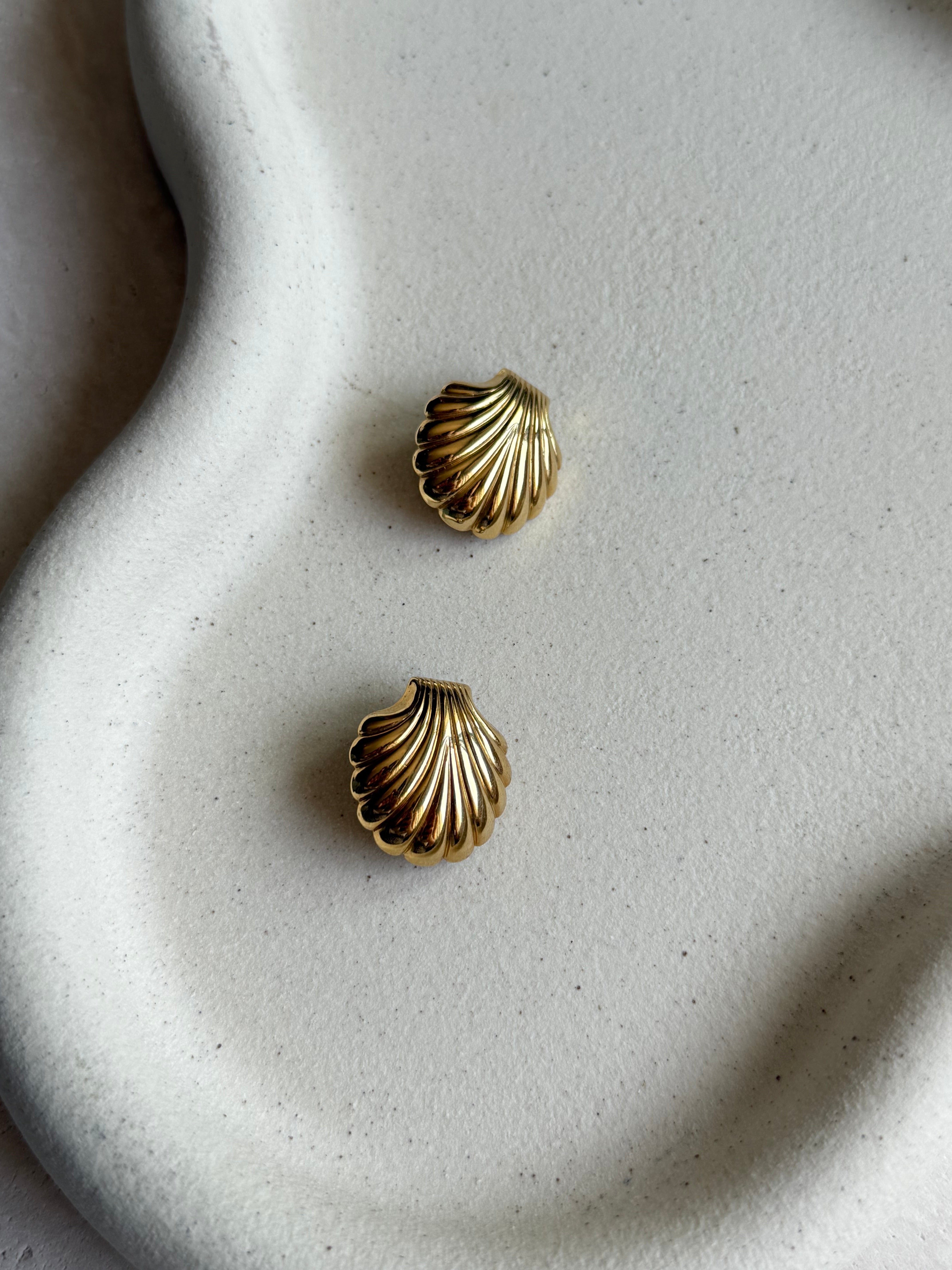 Boucles d’oreilles vintage coquillages dorés