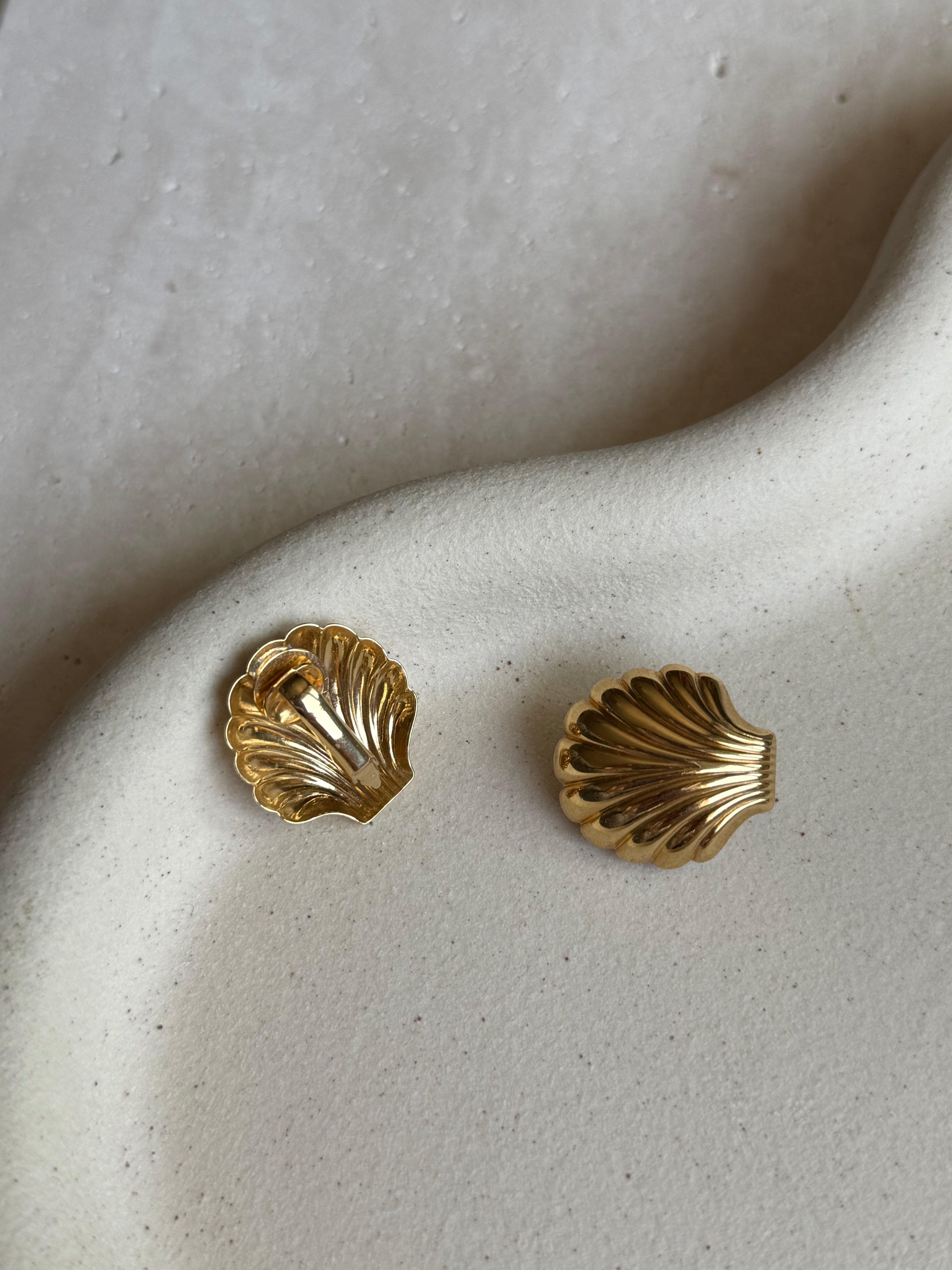 Boucles d’oreilles vintage coquillages dorés